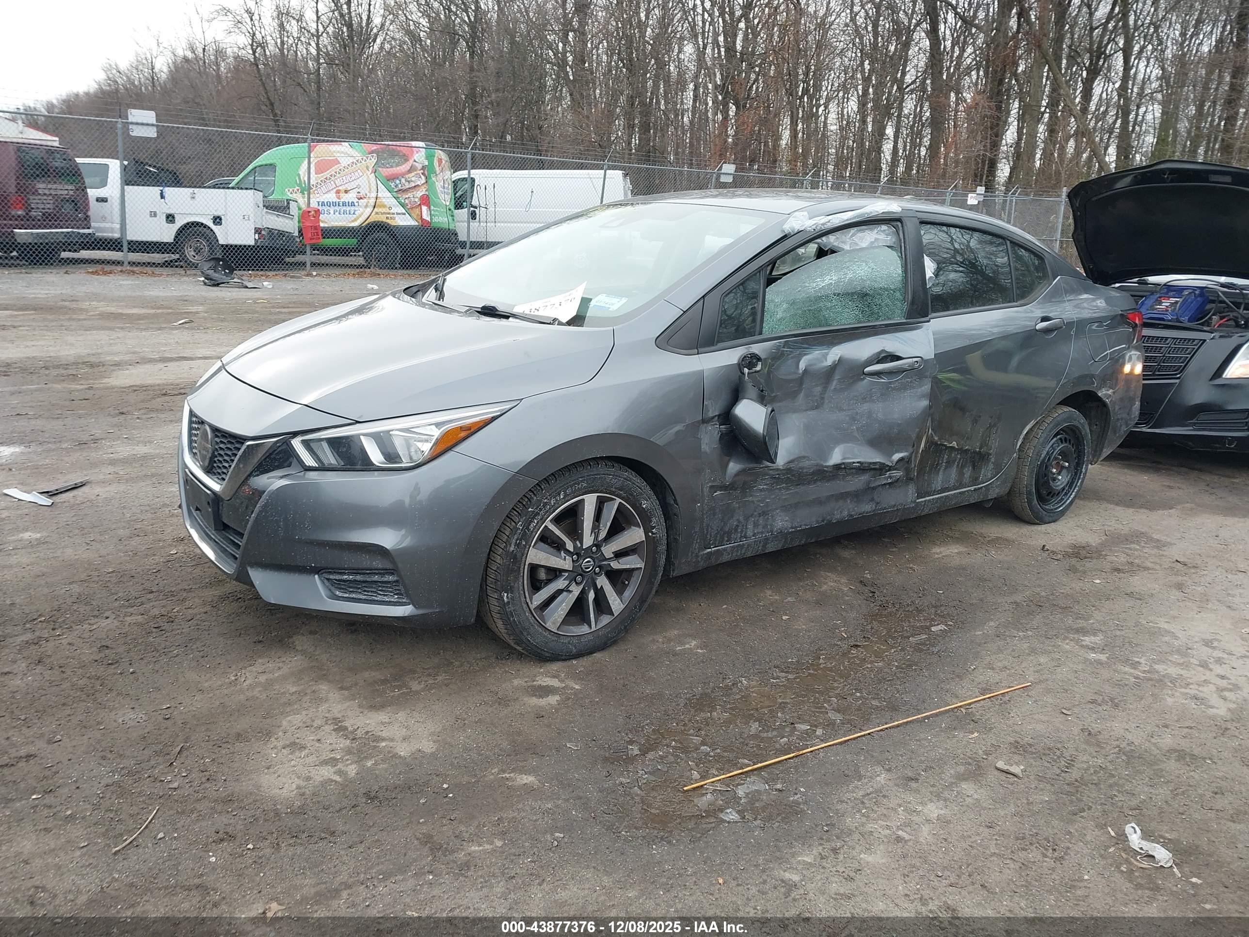 NISSAN VERSA image 2