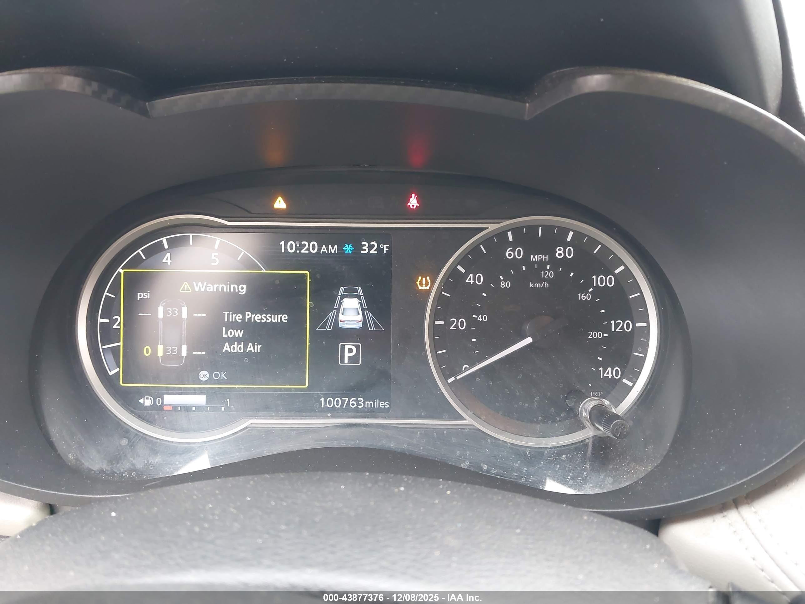 NISSAN VERSA image 7