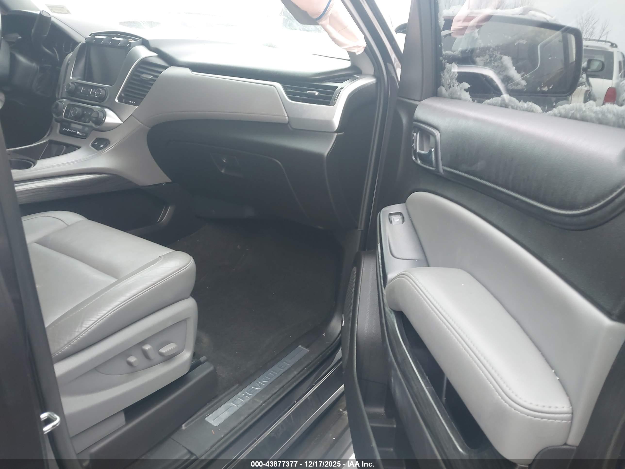 CHEVROLET TAHOE image 5