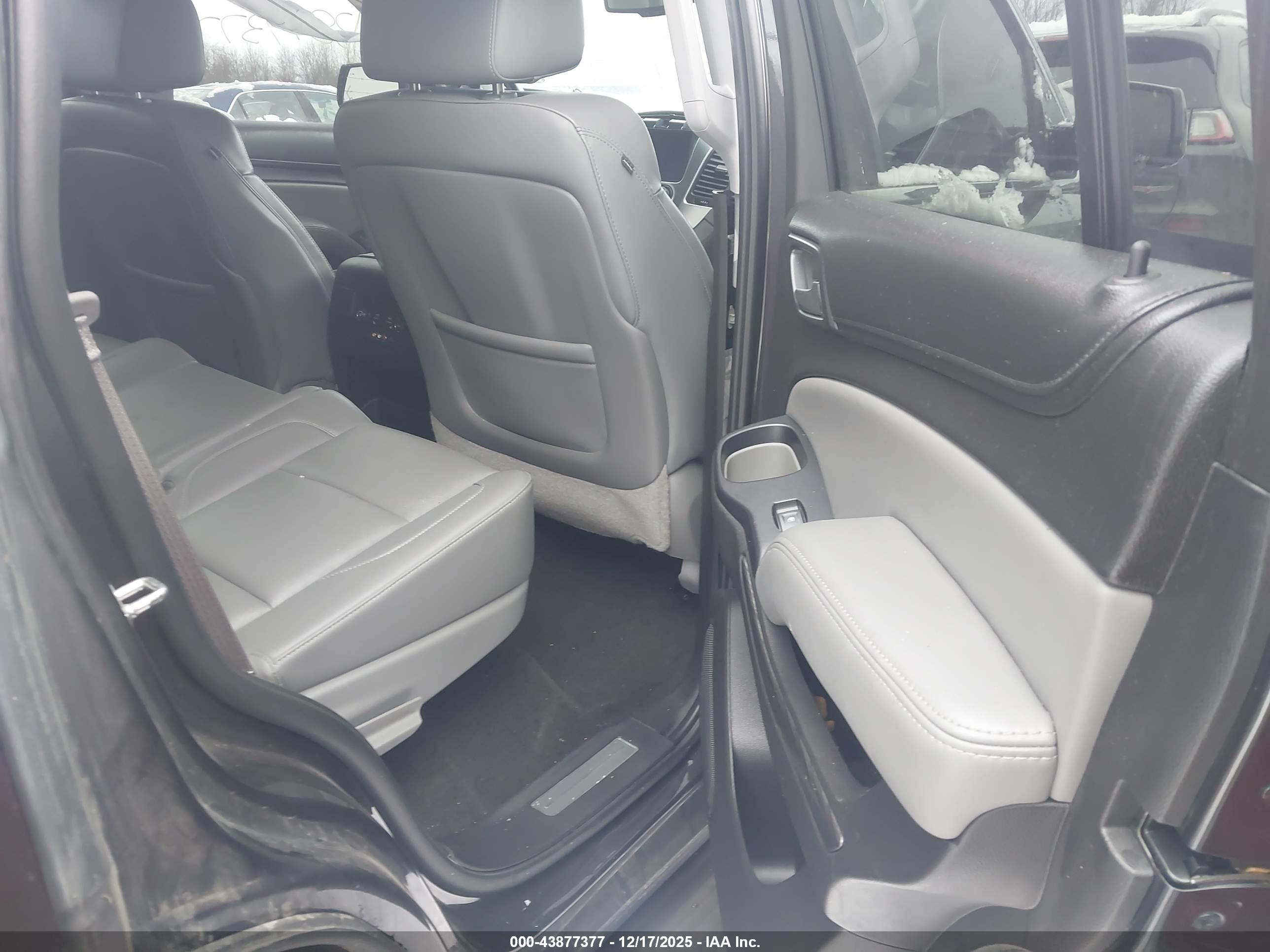 CHEVROLET TAHOE image 8