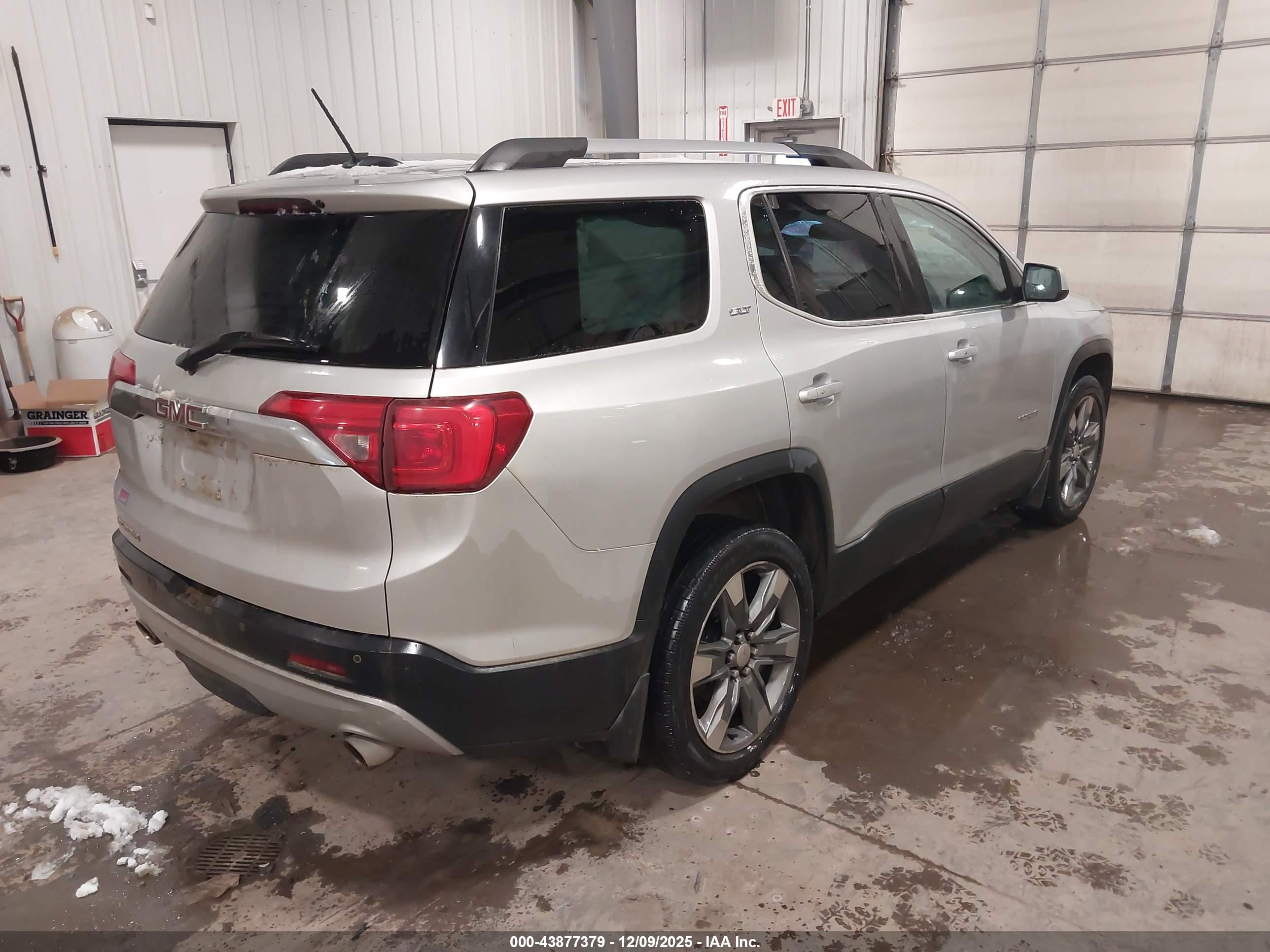GMC ACADIA image 4
