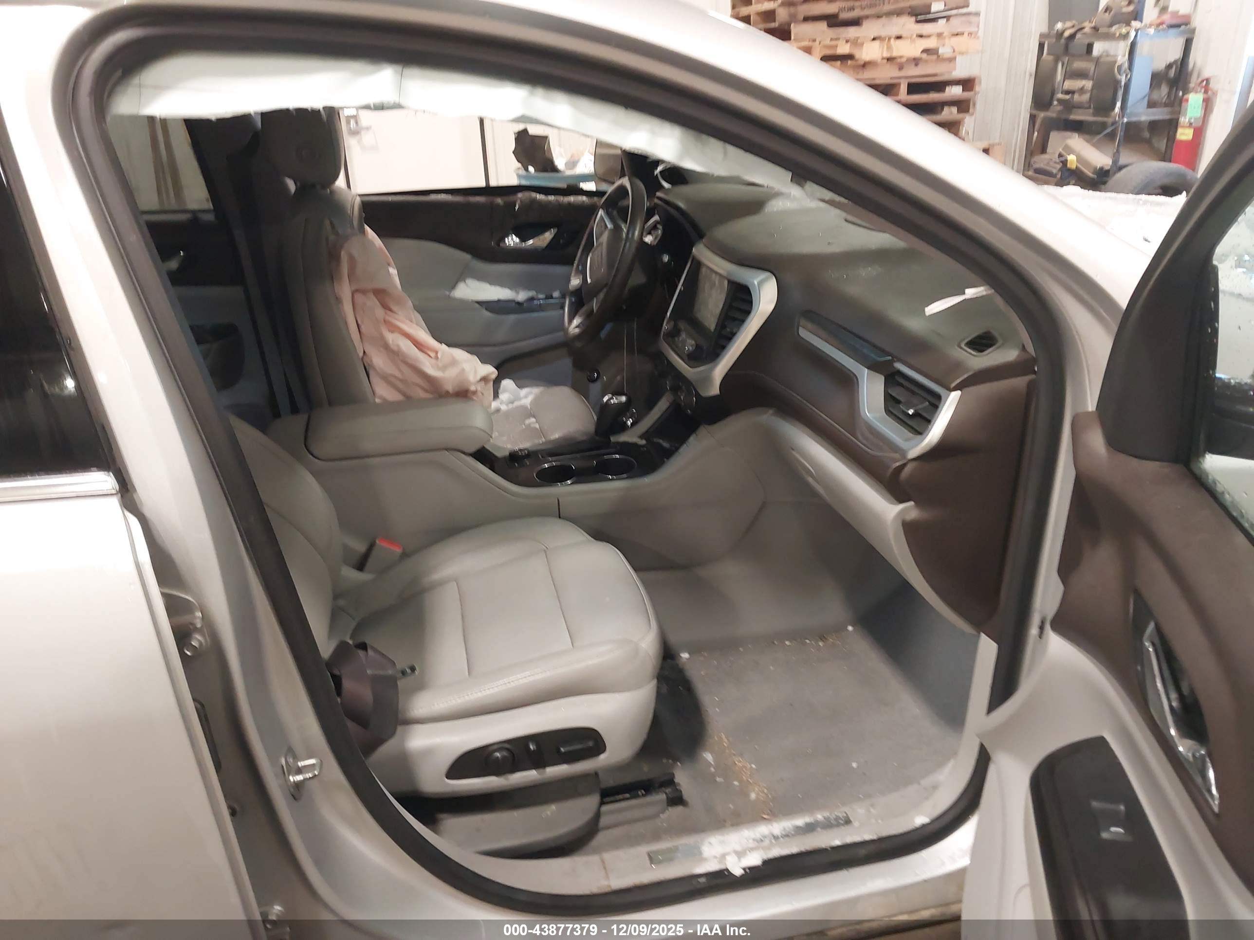 GMC ACADIA image 5