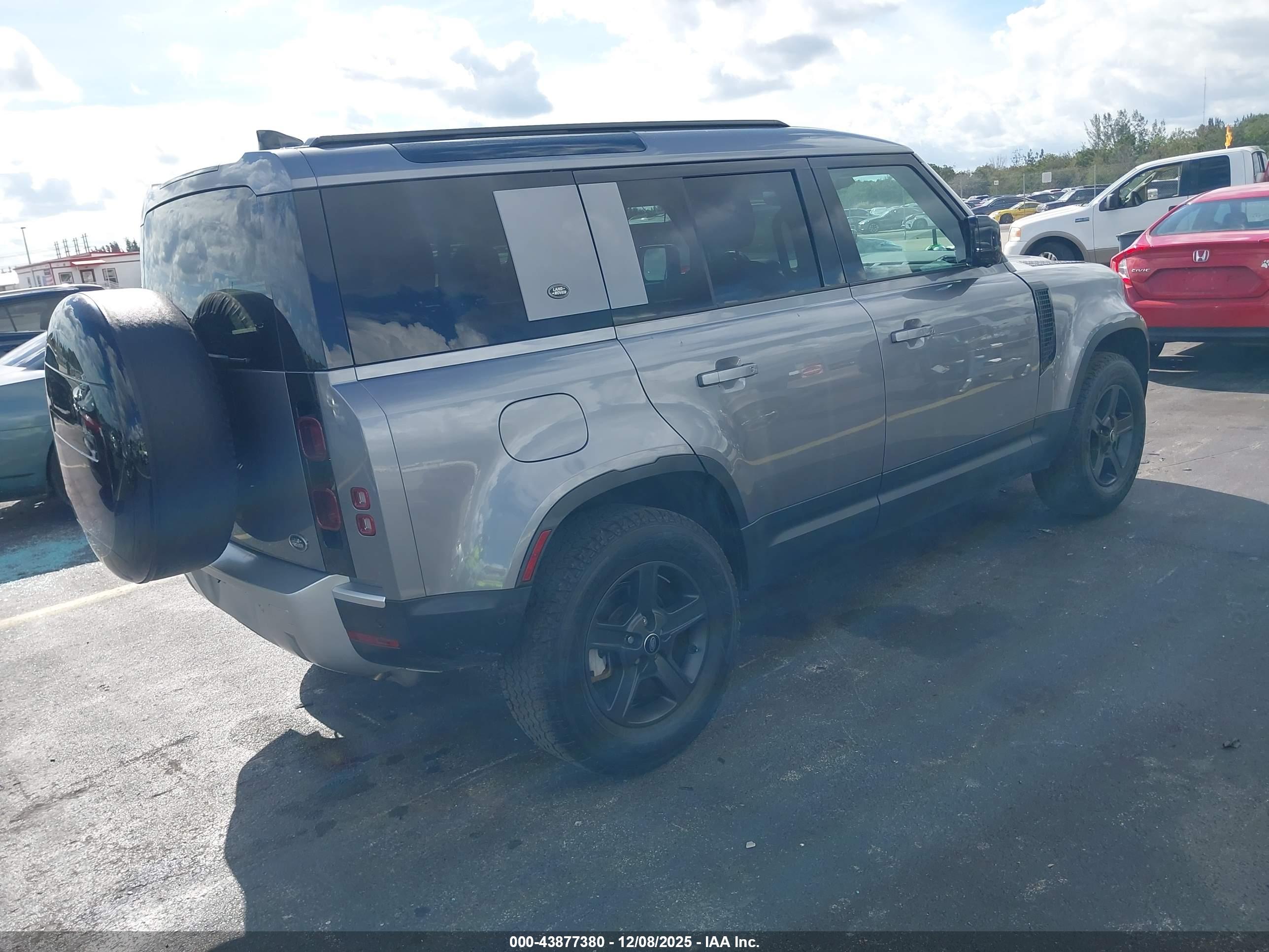LAND ROVER image 4