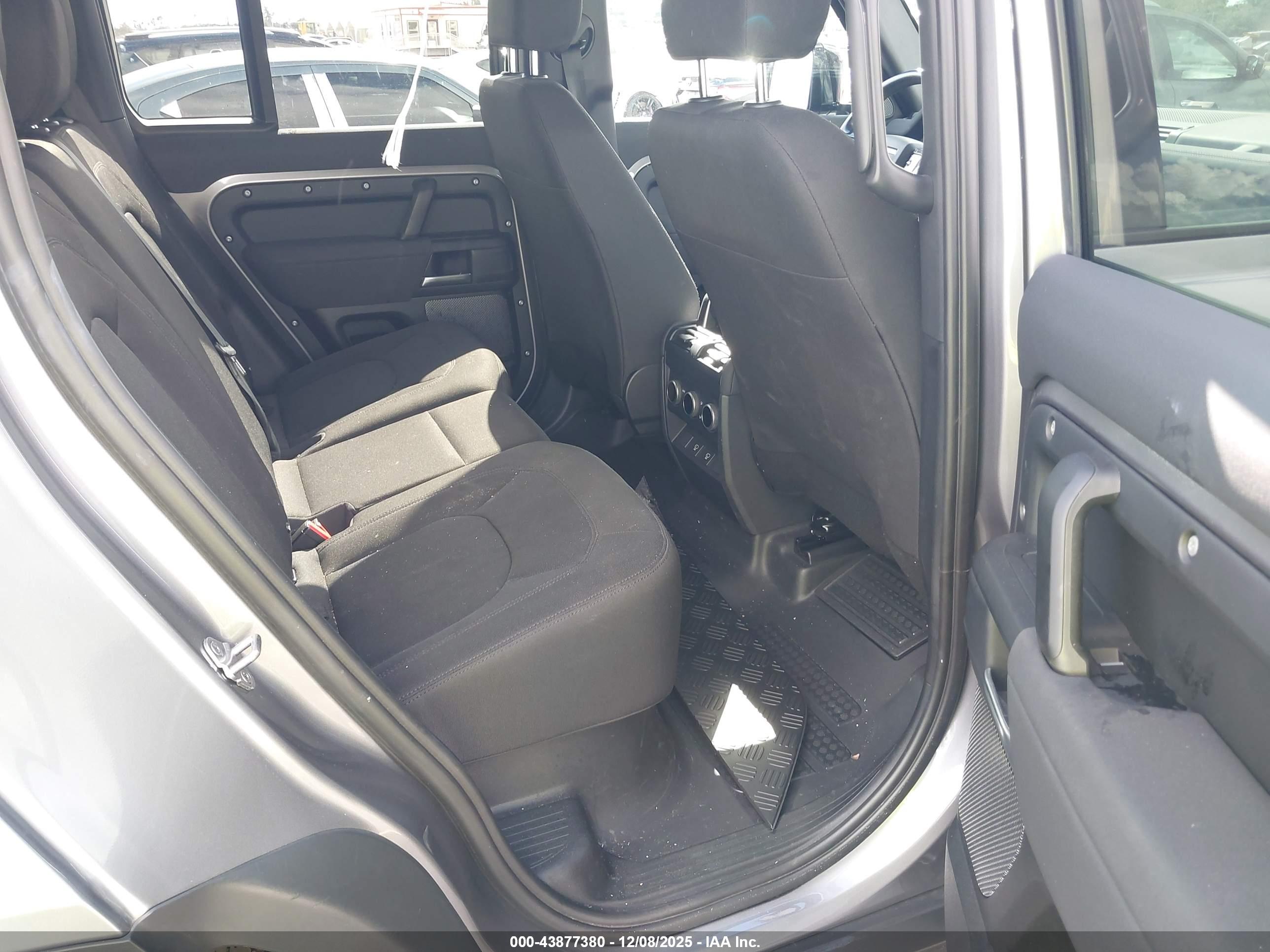 LAND ROVER image 8