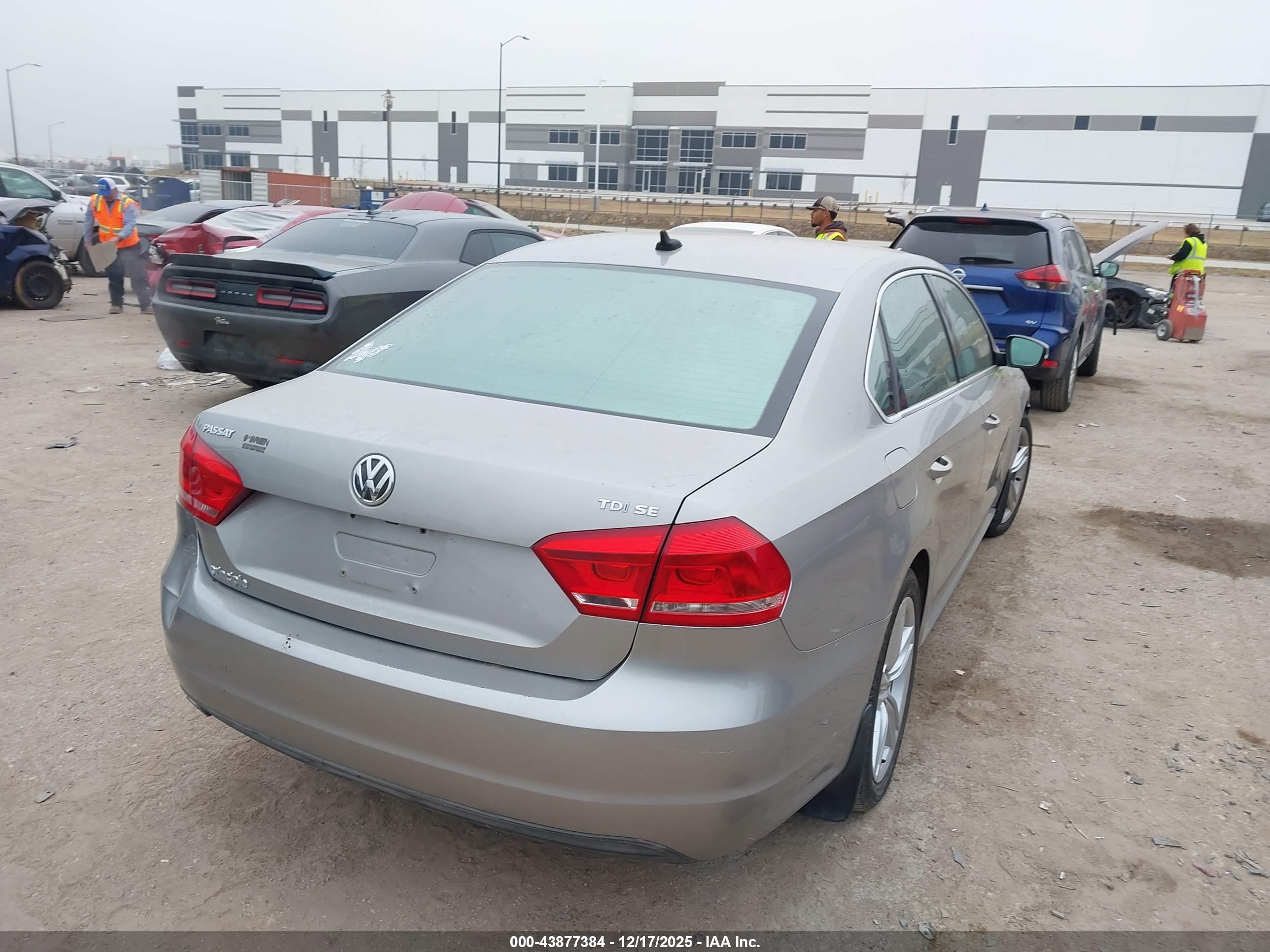 VOLKSWAGEN PASSAT image 4