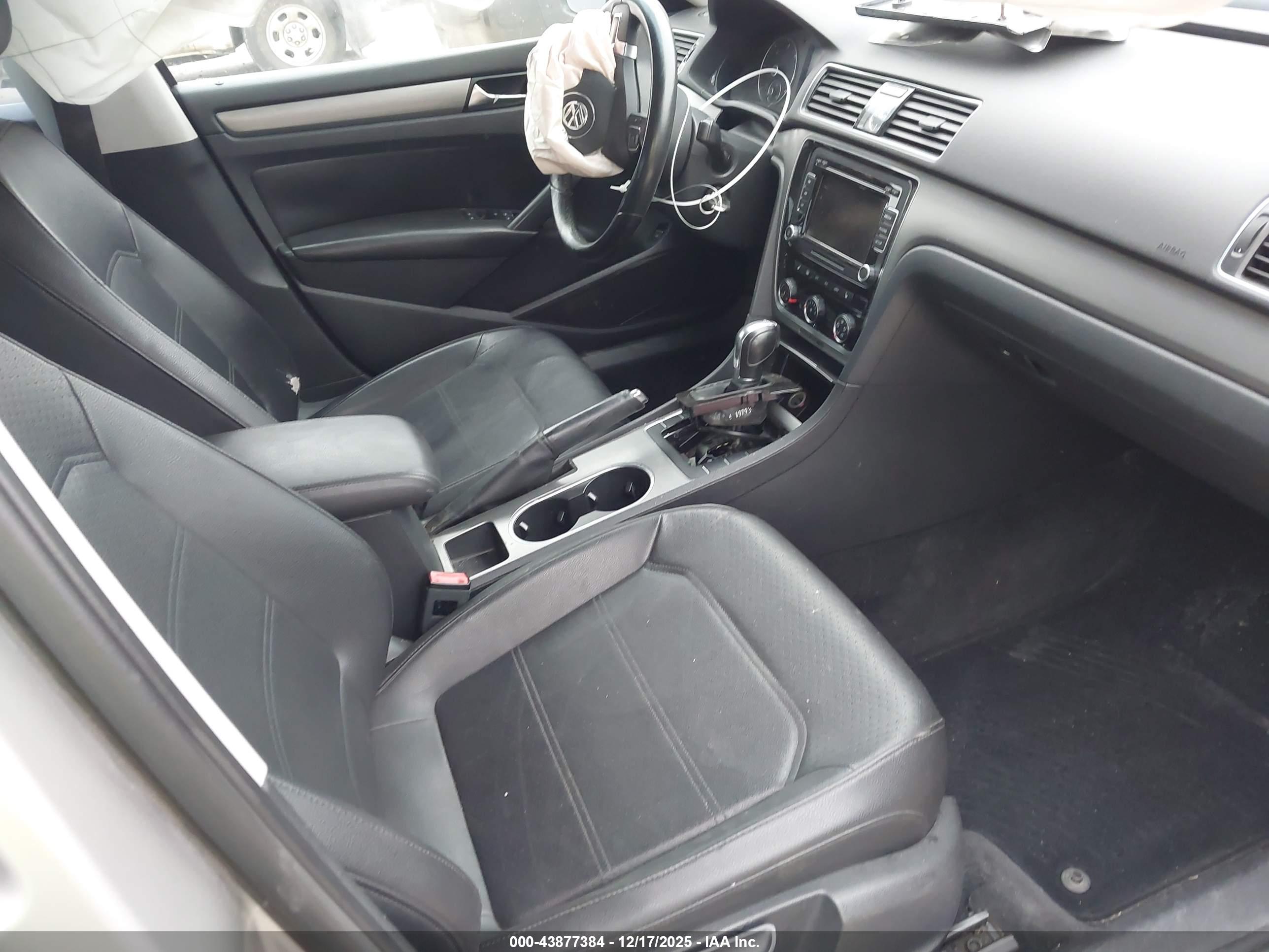 VOLKSWAGEN PASSAT image 5