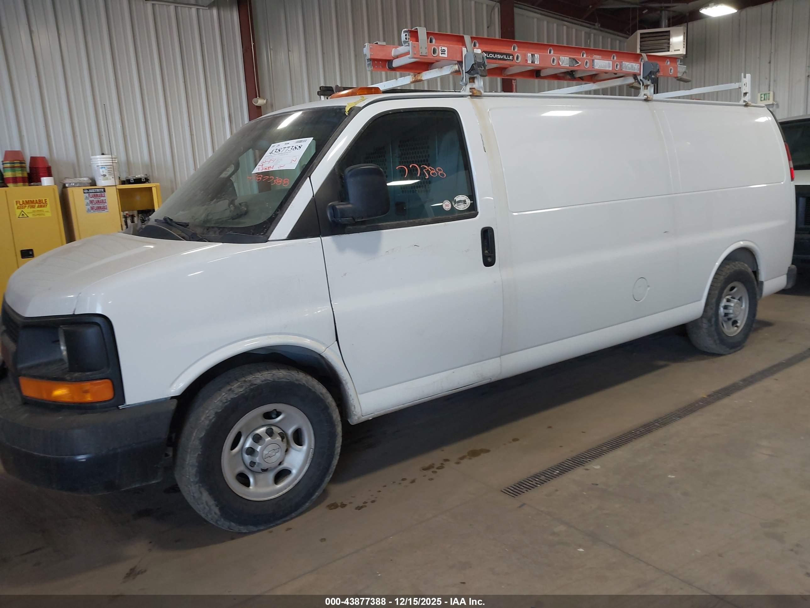 CHEVROLET EXPRESS image 2