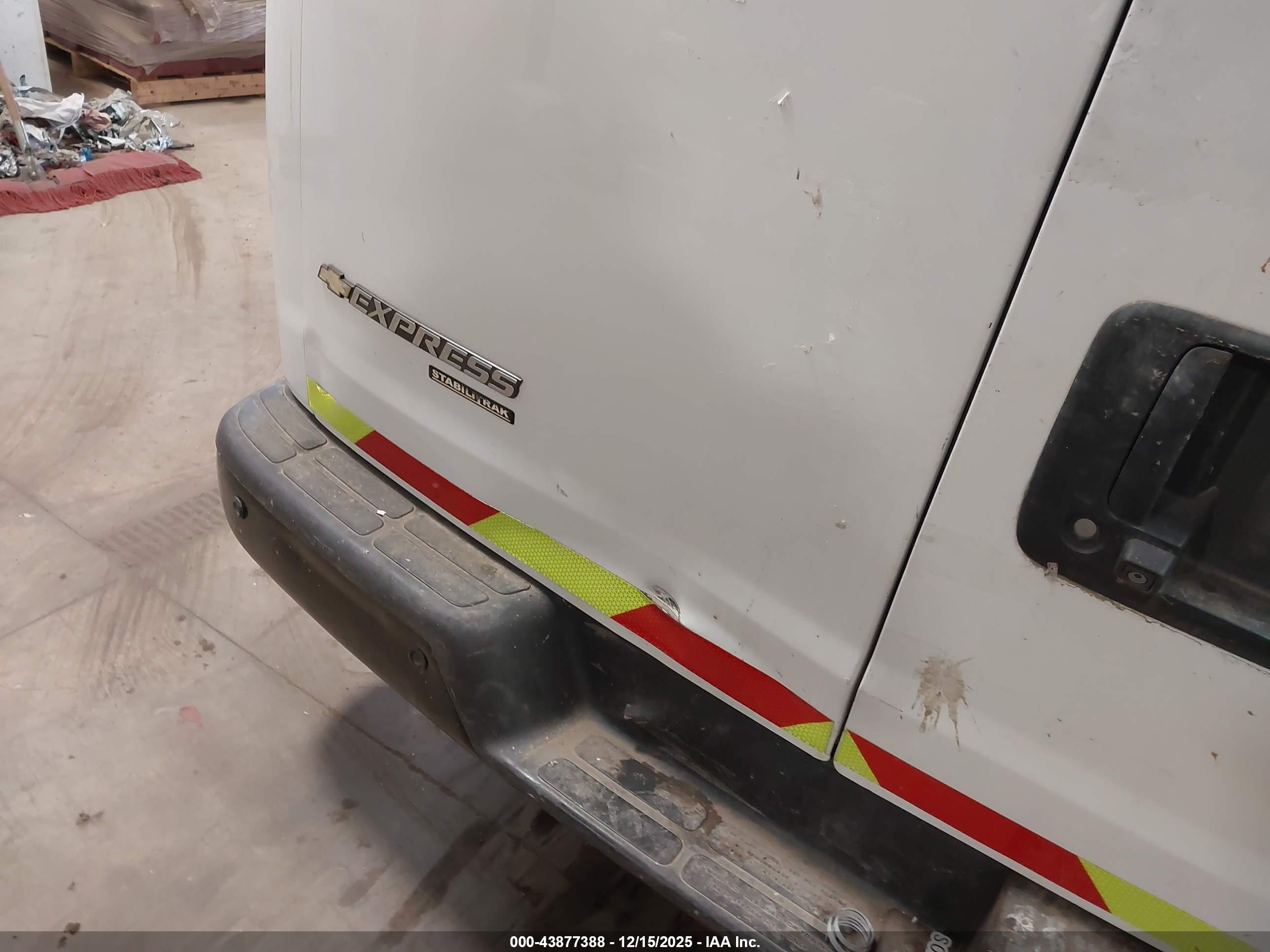CHEVROLET EXPRESS image 6