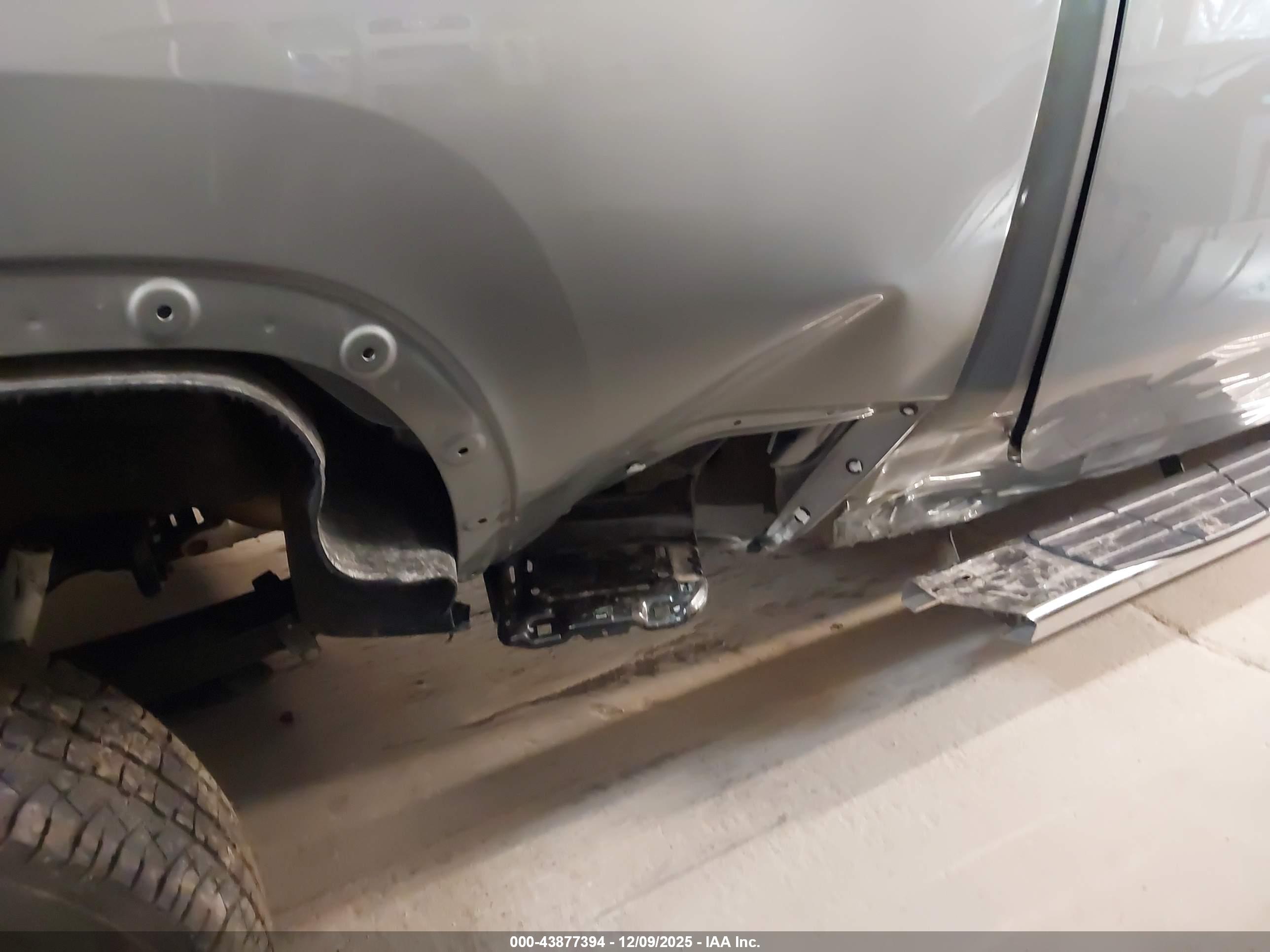 CHEVROLET SILVERADO image 6