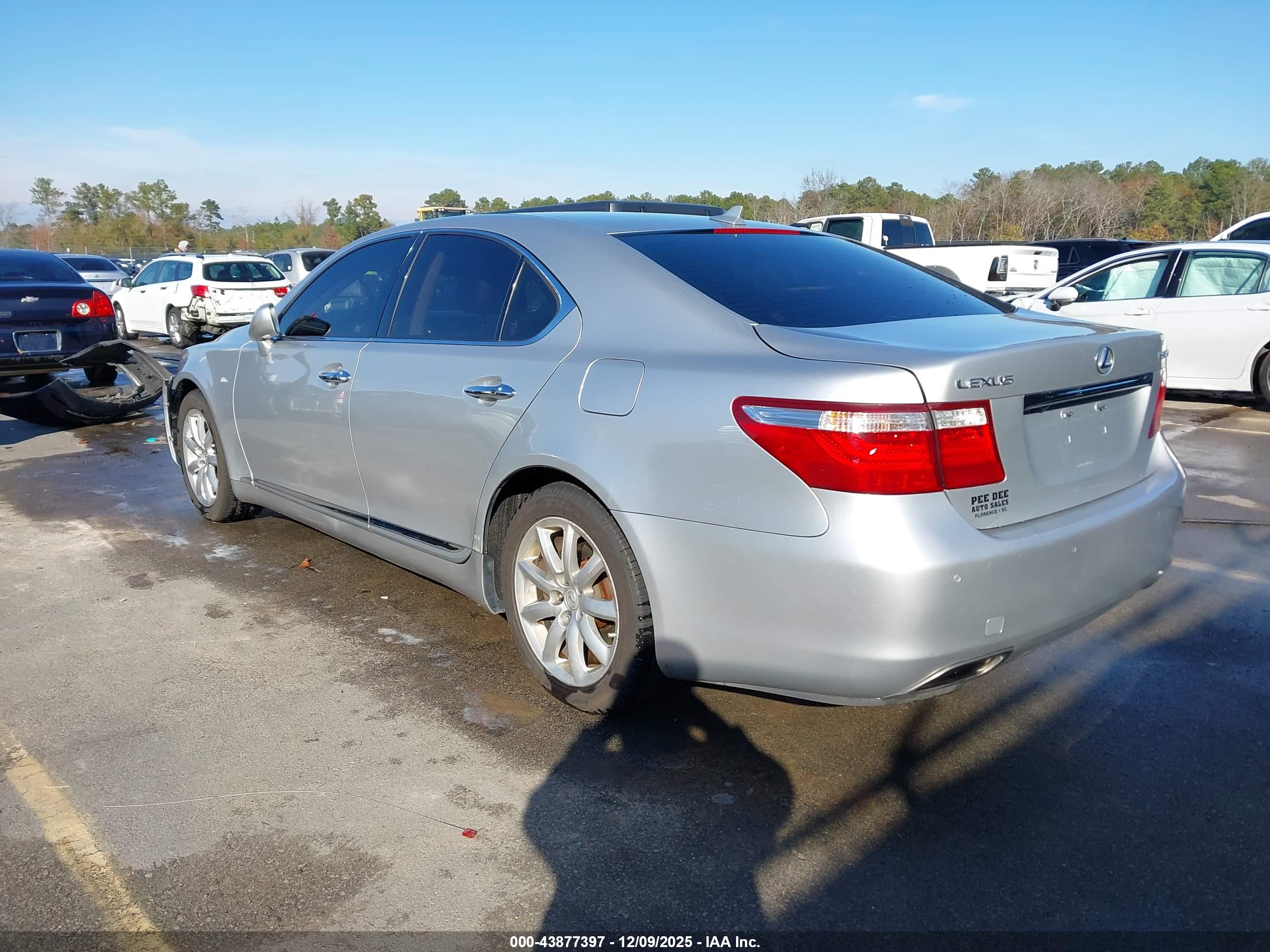 LEXUS LS image 3
