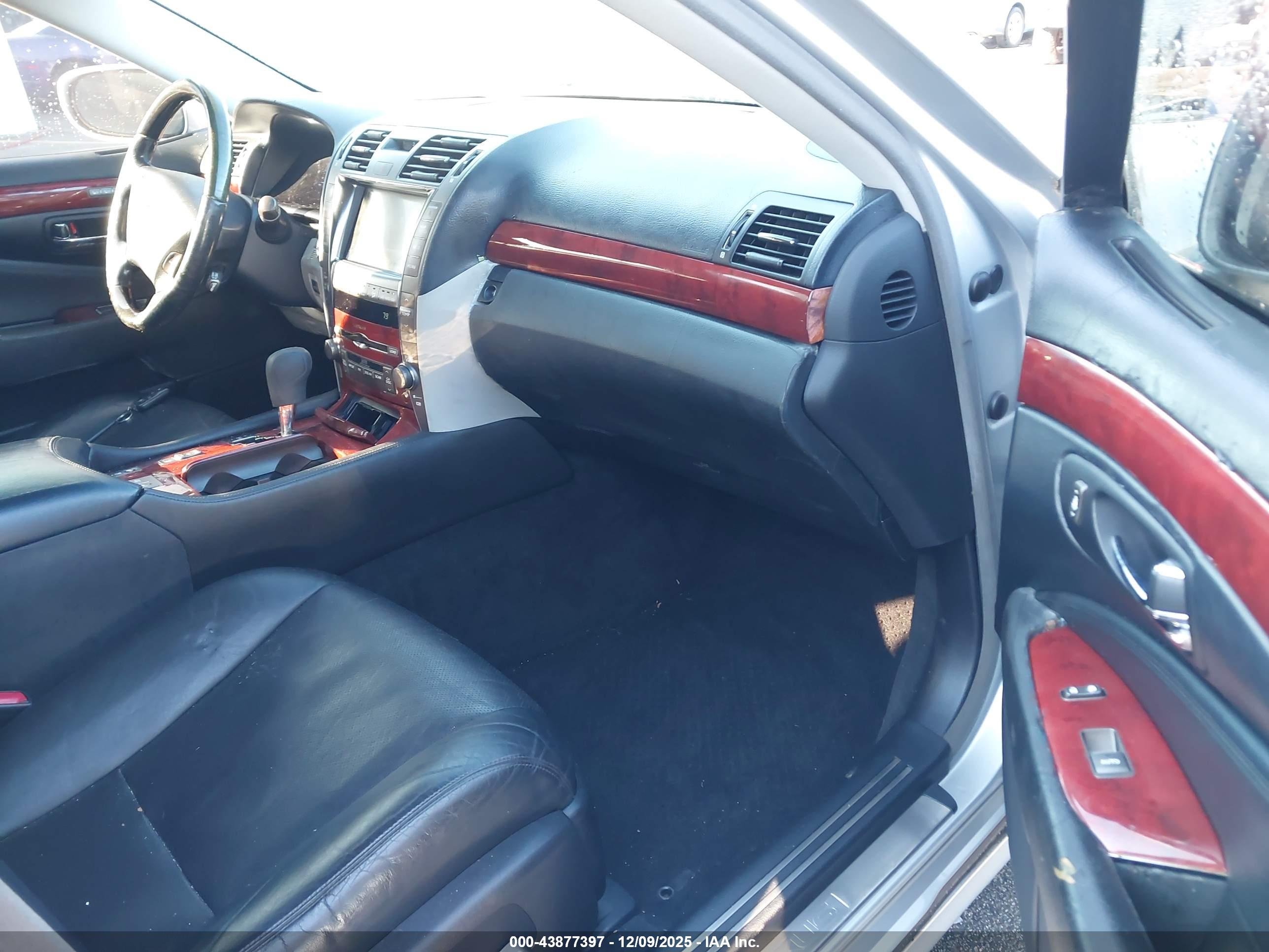 LEXUS LS image 5