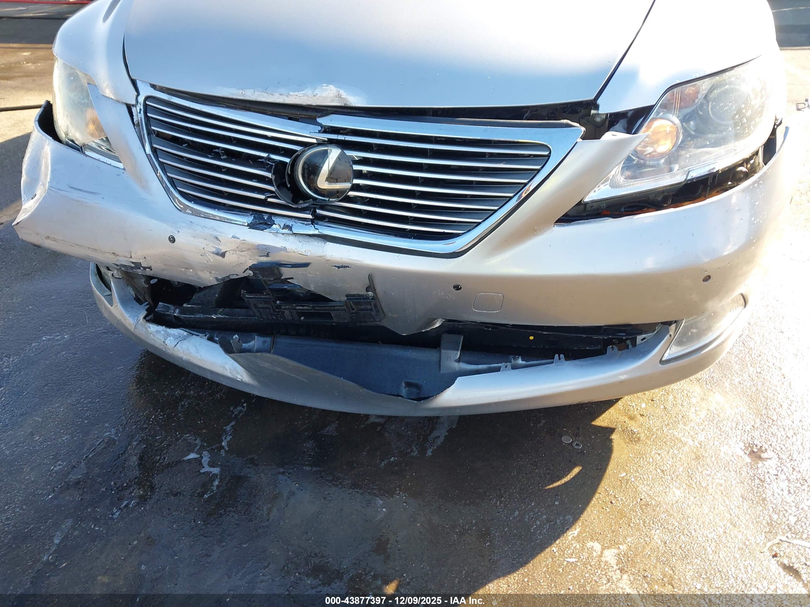 LEXUS LS image 6
