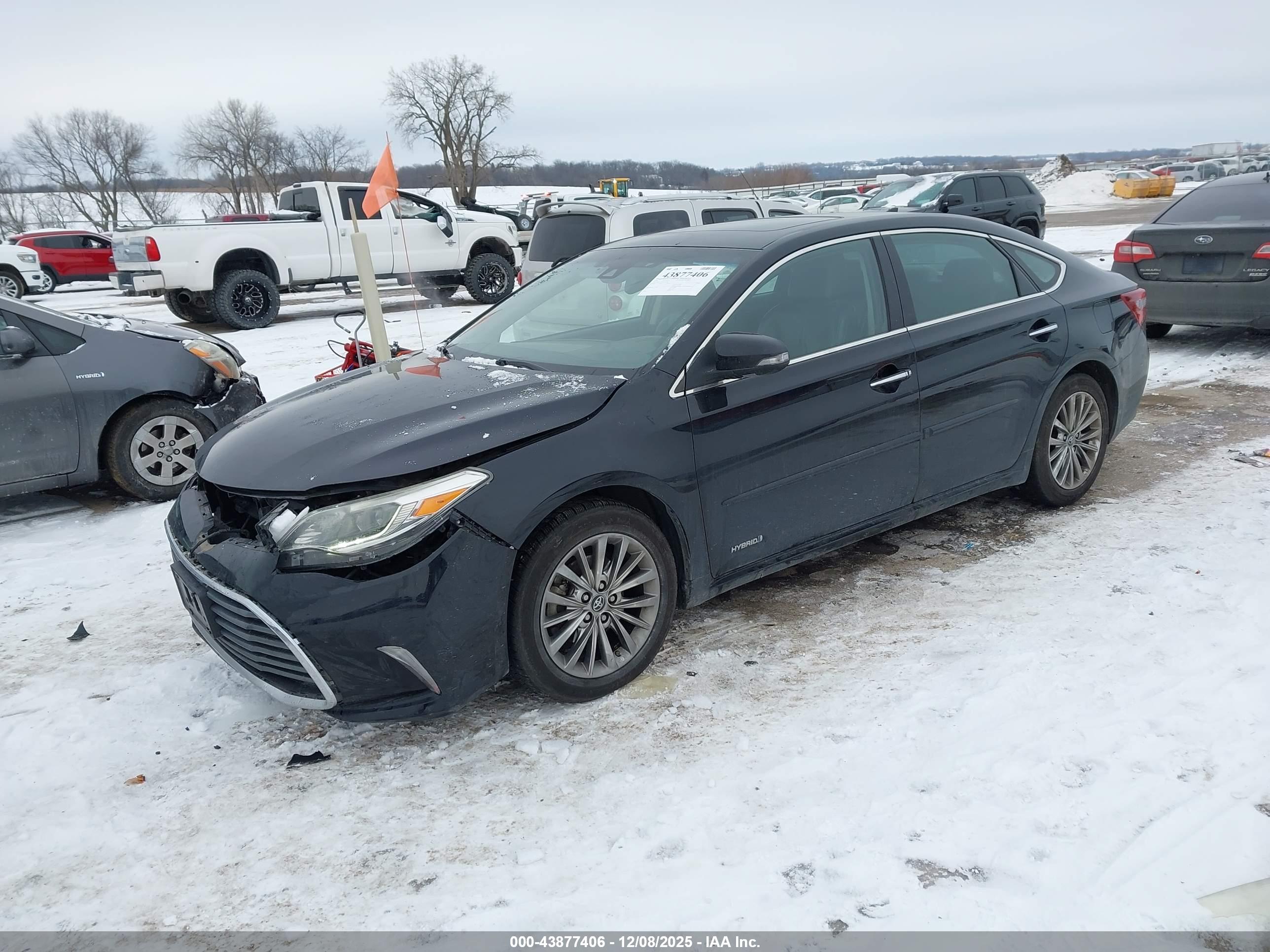 TOYOTA AVALON image 2