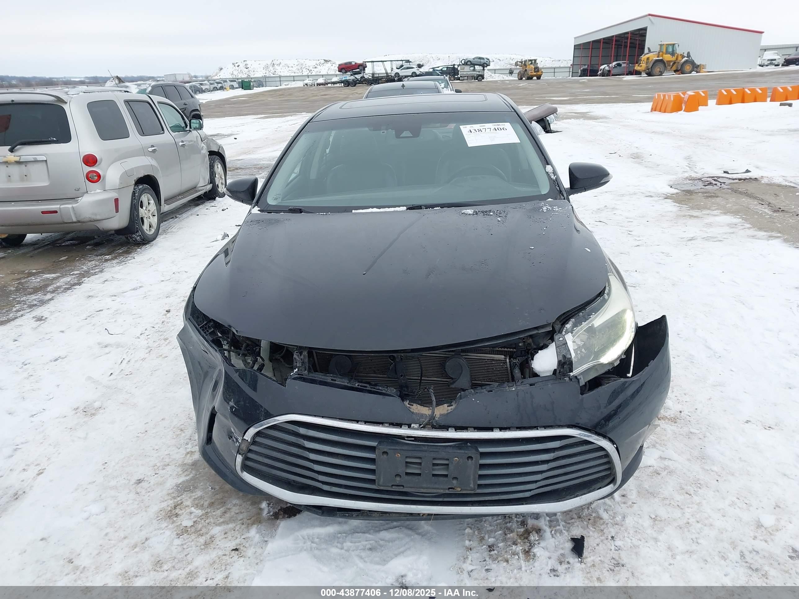 TOYOTA AVALON image 6