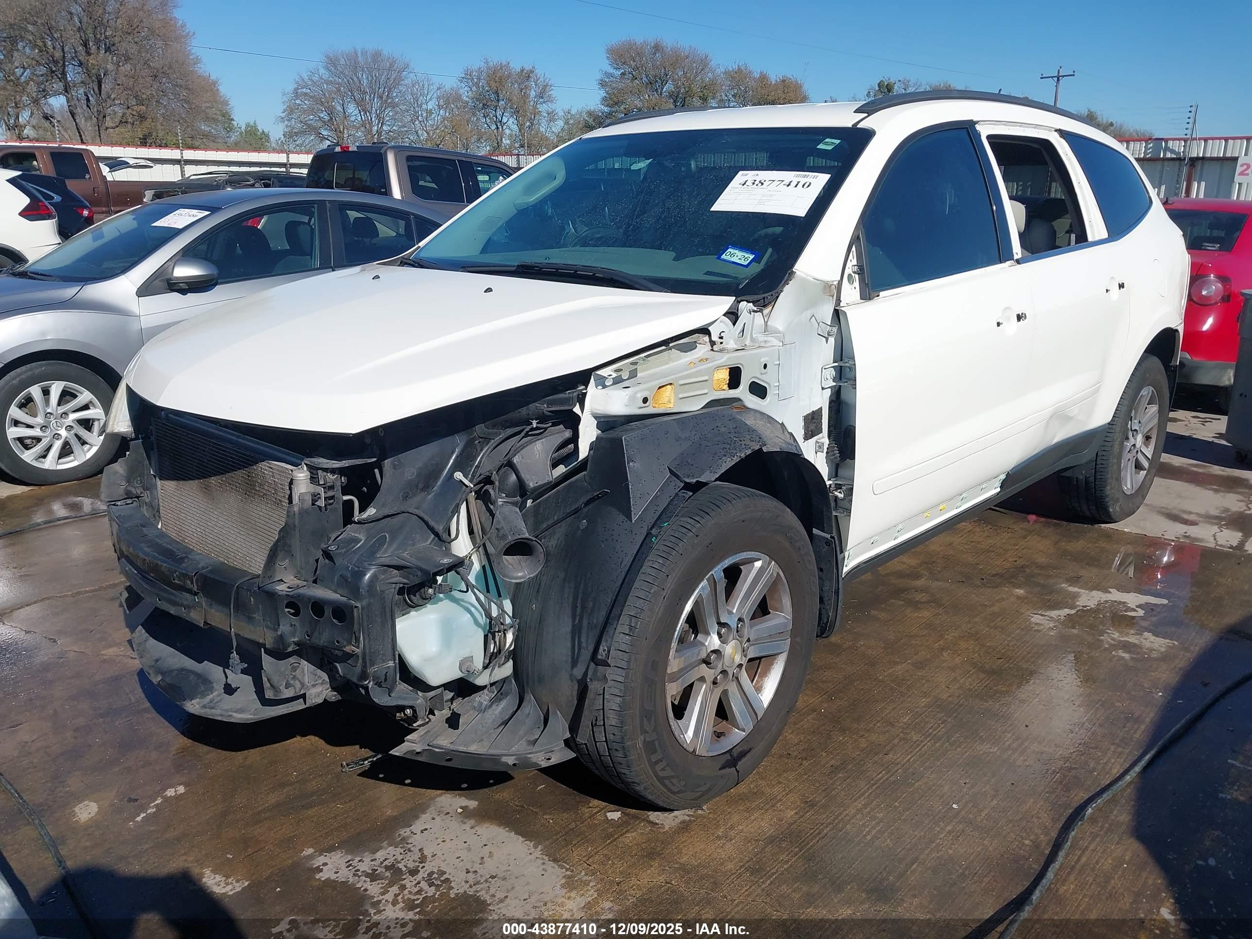 CHEVROLET TRAVERSE image 2