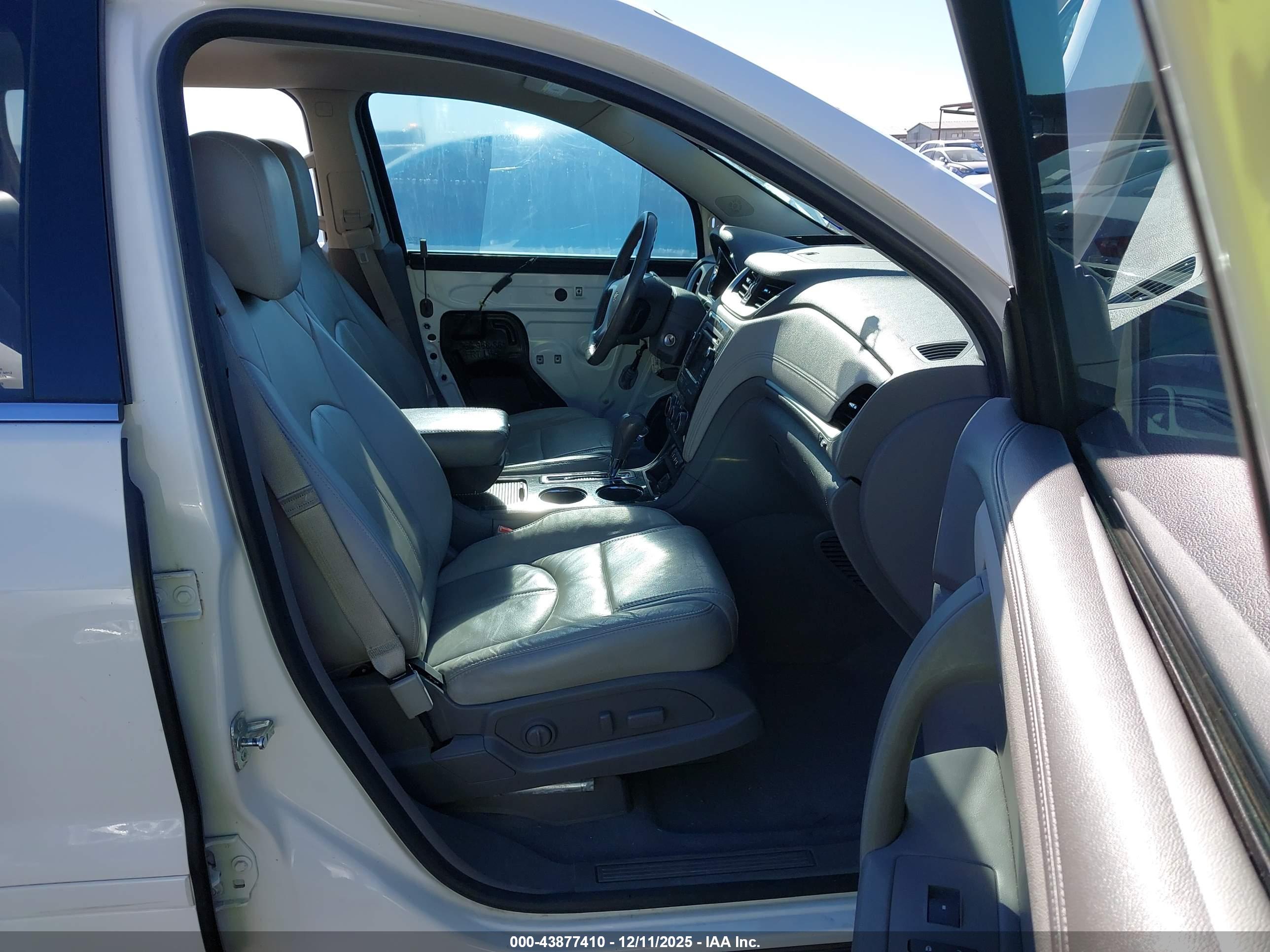 CHEVROLET TRAVERSE image 5