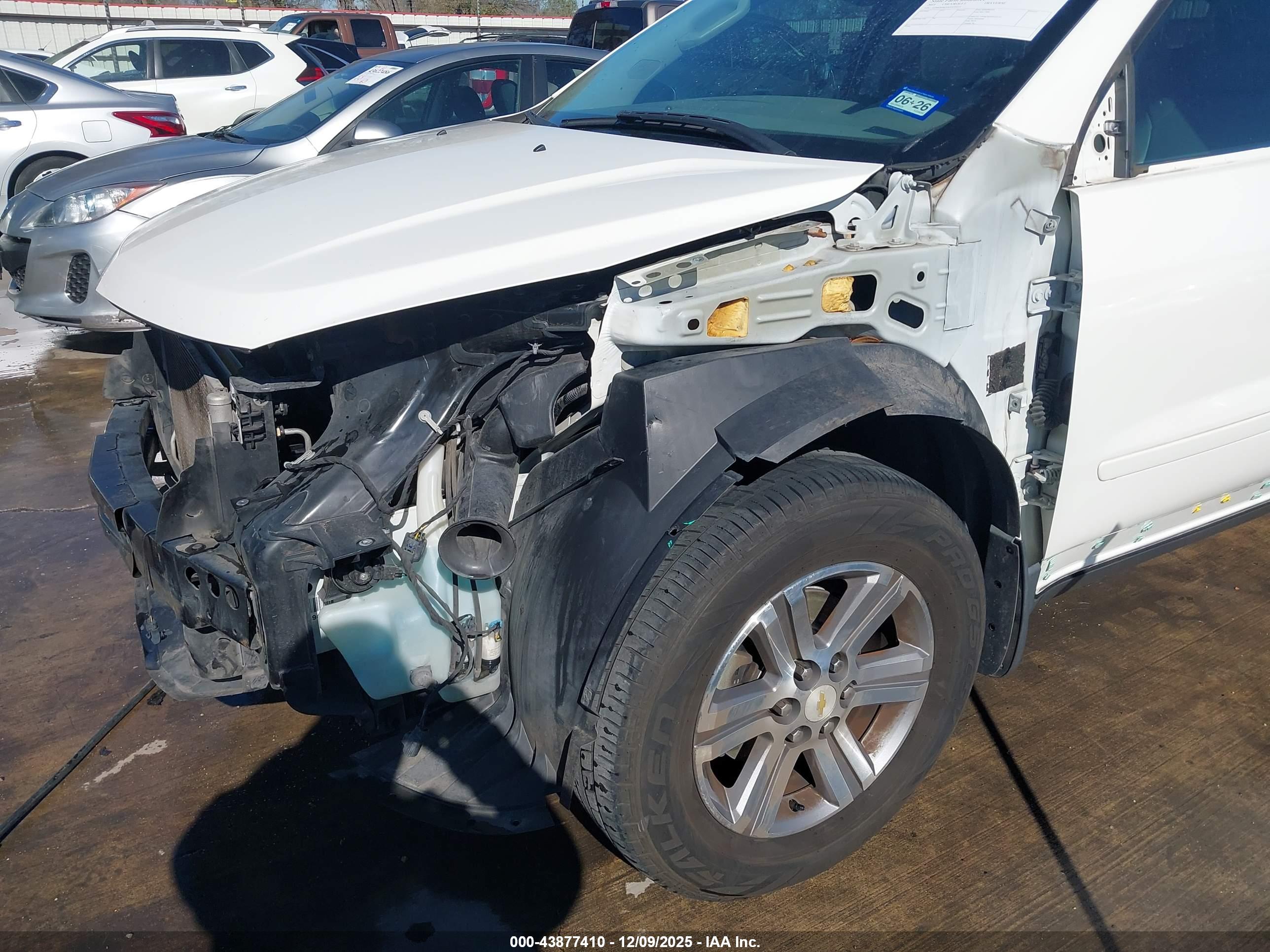 CHEVROLET TRAVERSE image 6