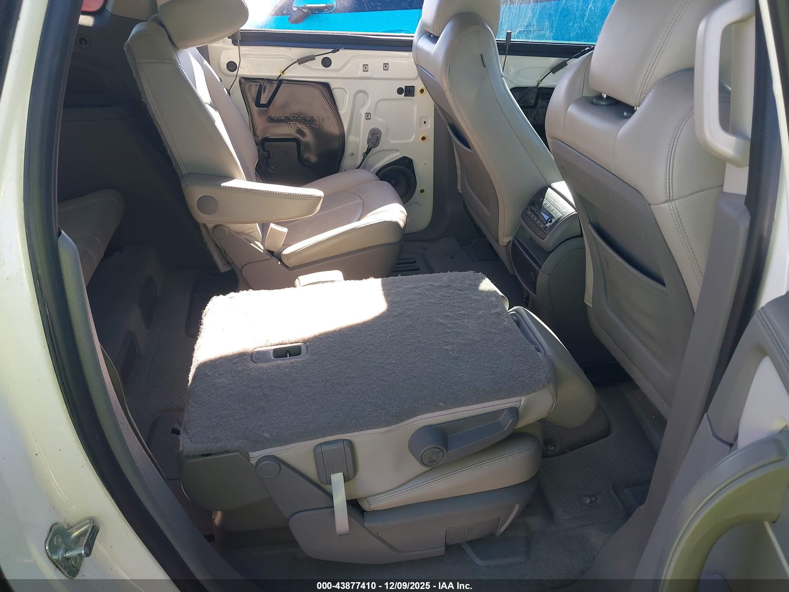 CHEVROLET TRAVERSE image 8