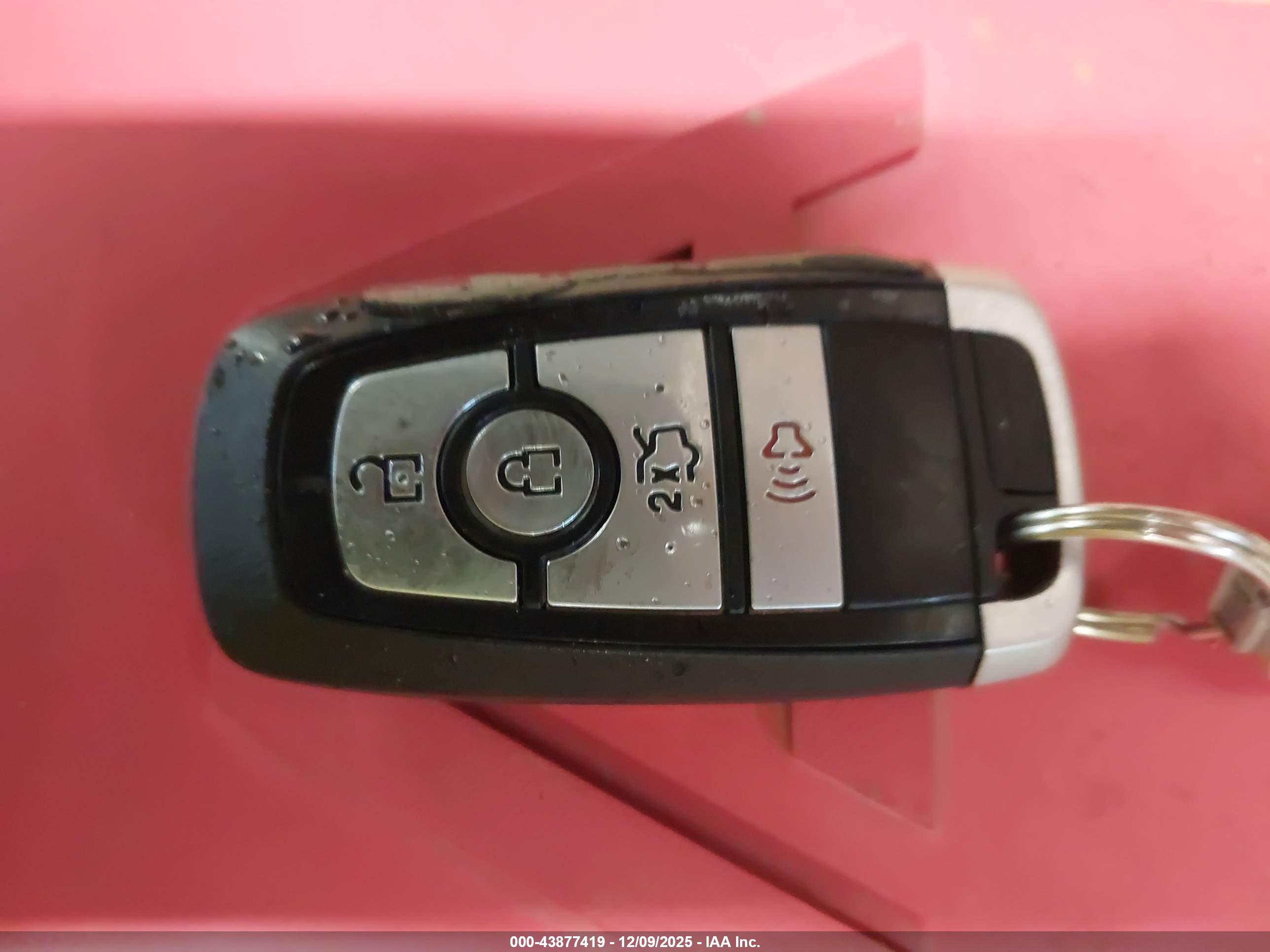 FORD FUSION image 11