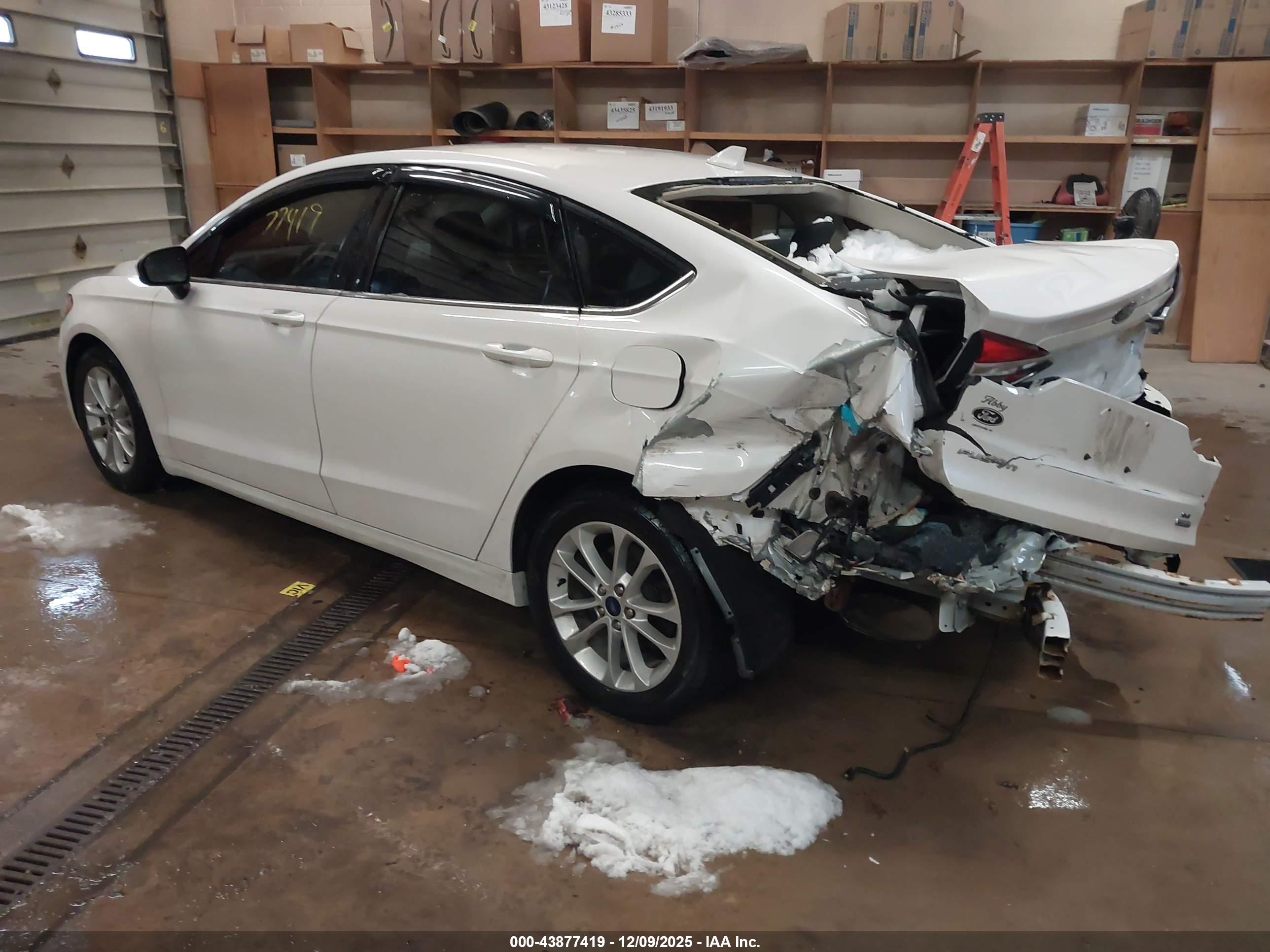 FORD FUSION image 3