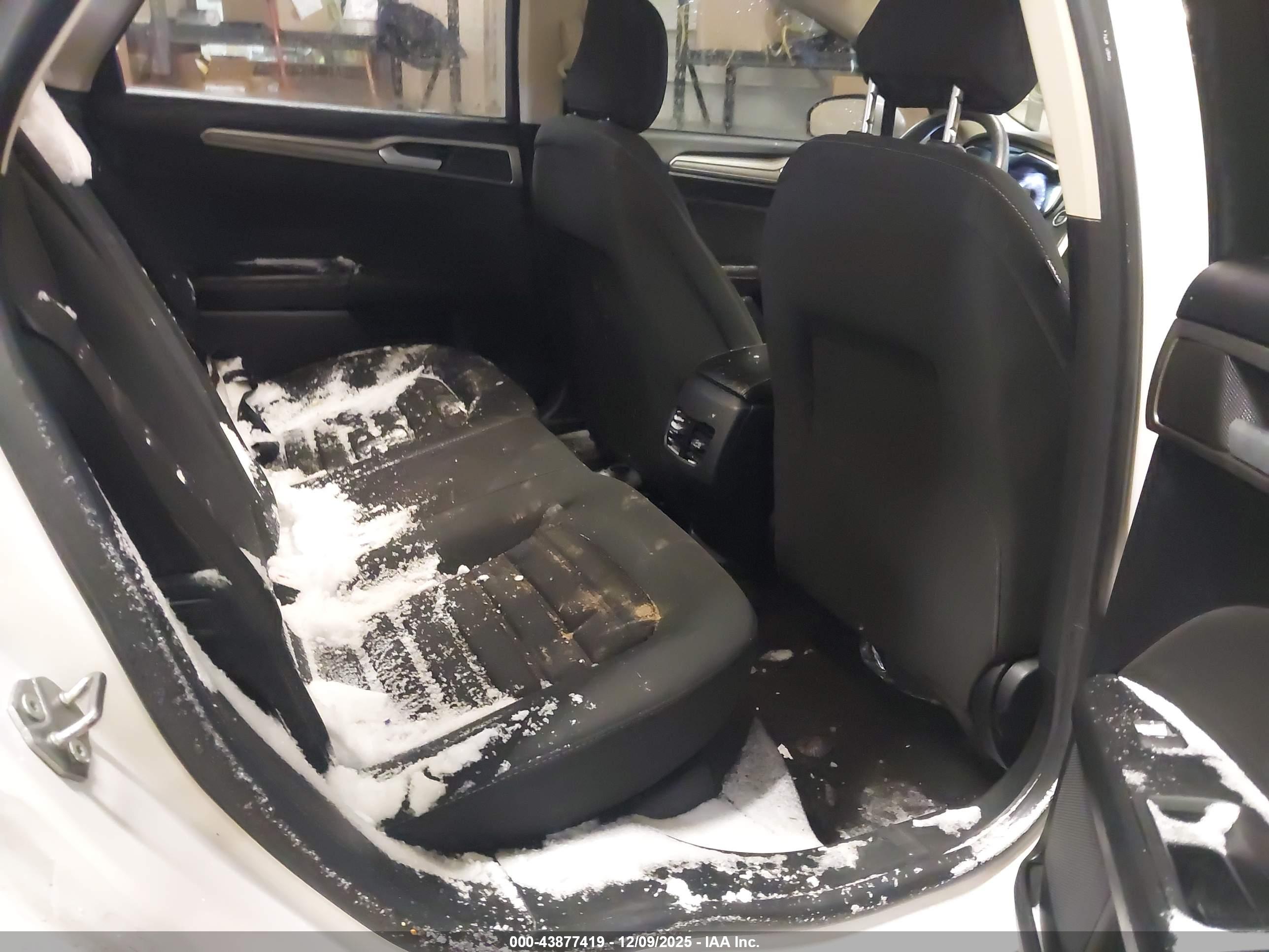 FORD FUSION image 8
