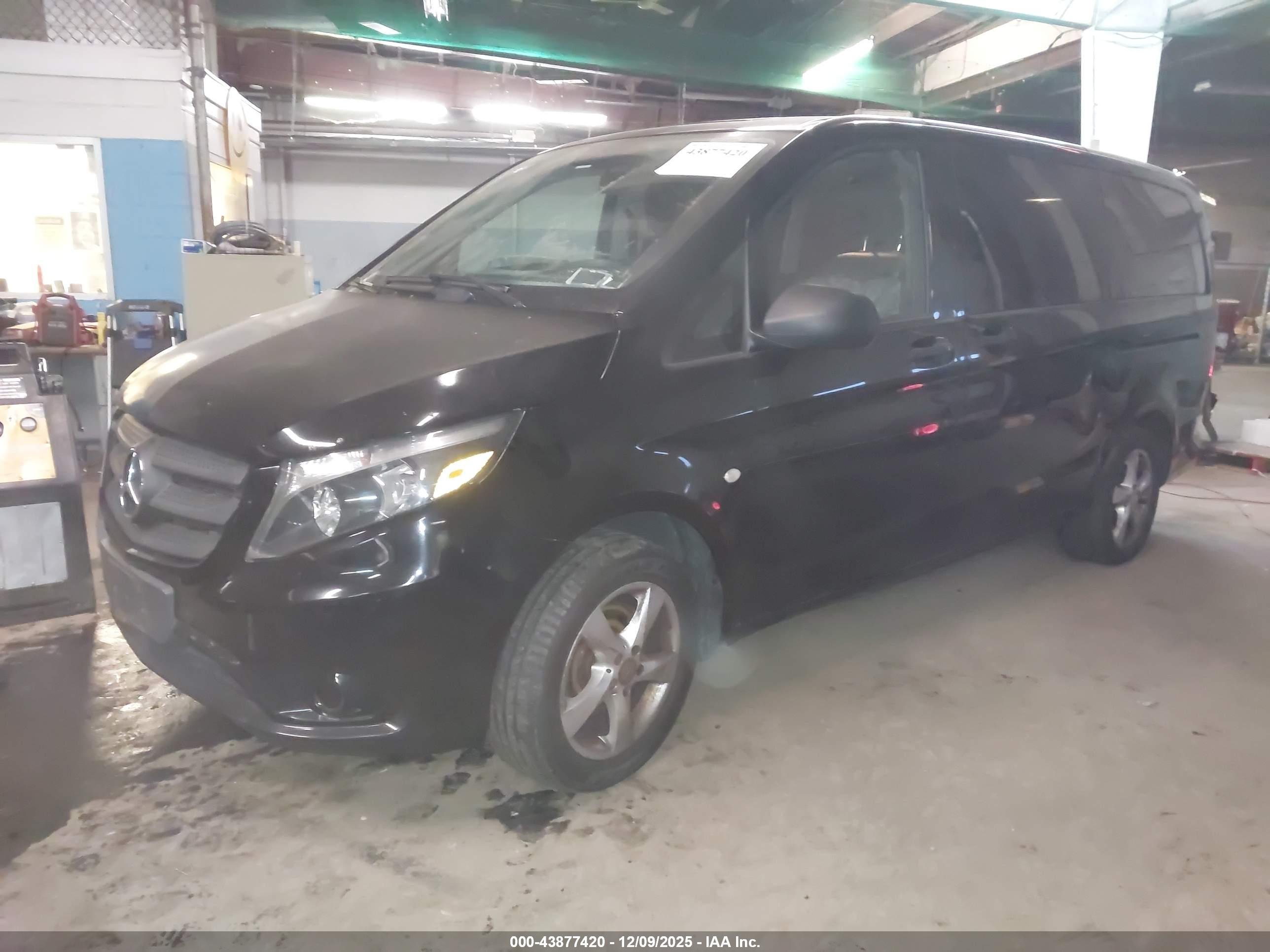MERCEDES-BENZ METRIS image 2