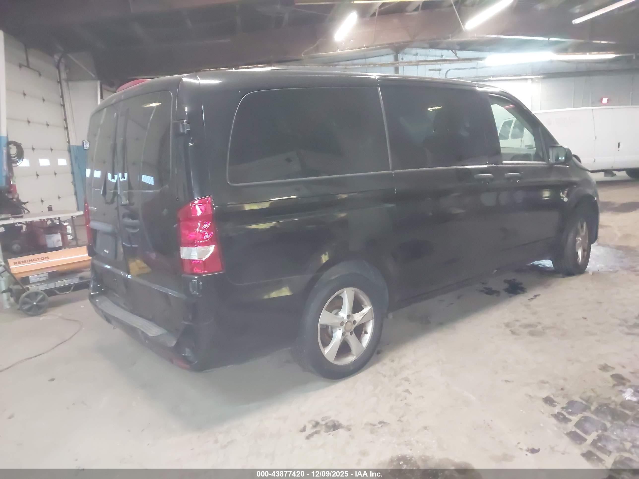 MERCEDES-BENZ METRIS image 4