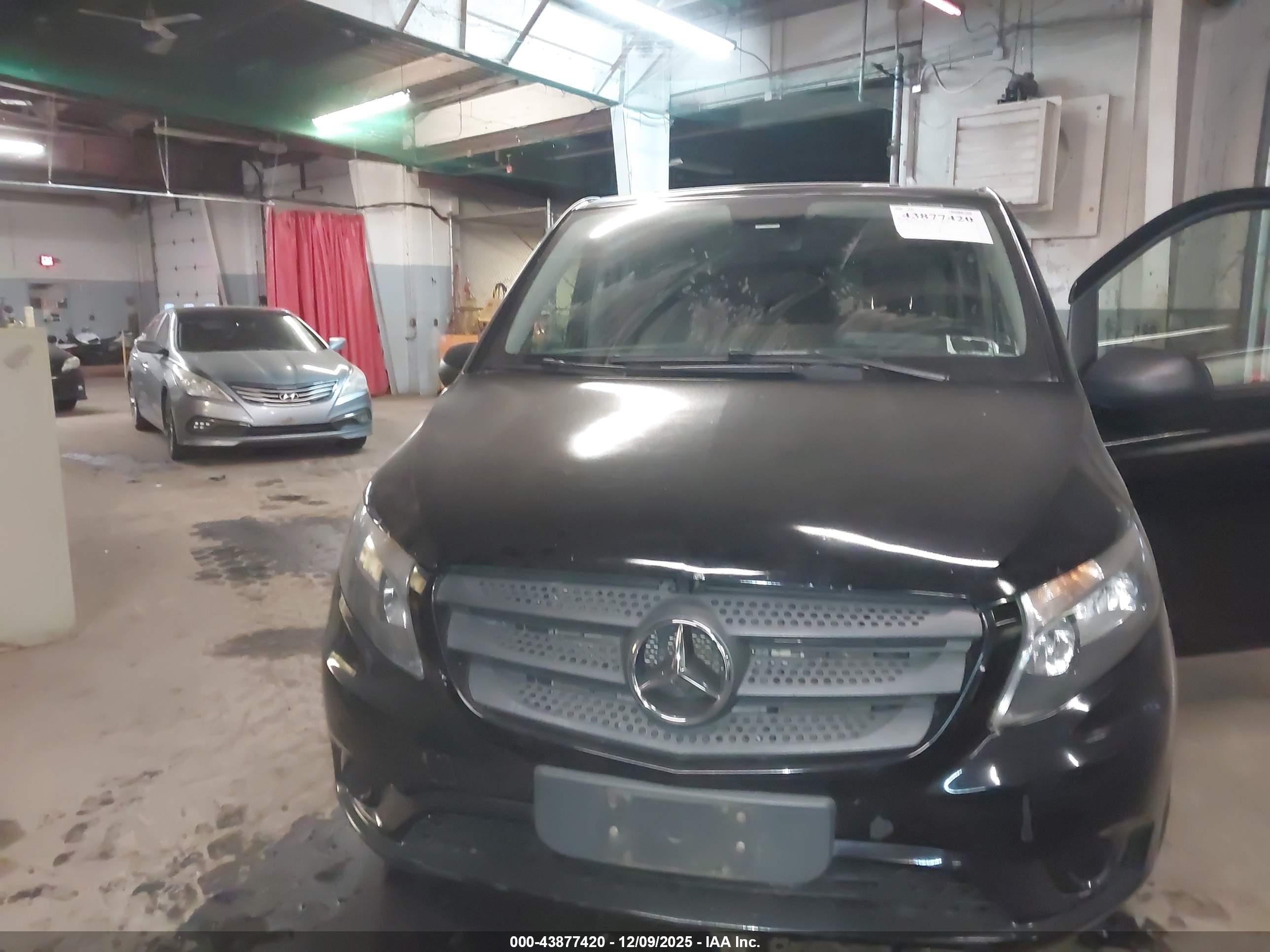 MERCEDES-BENZ METRIS image 6