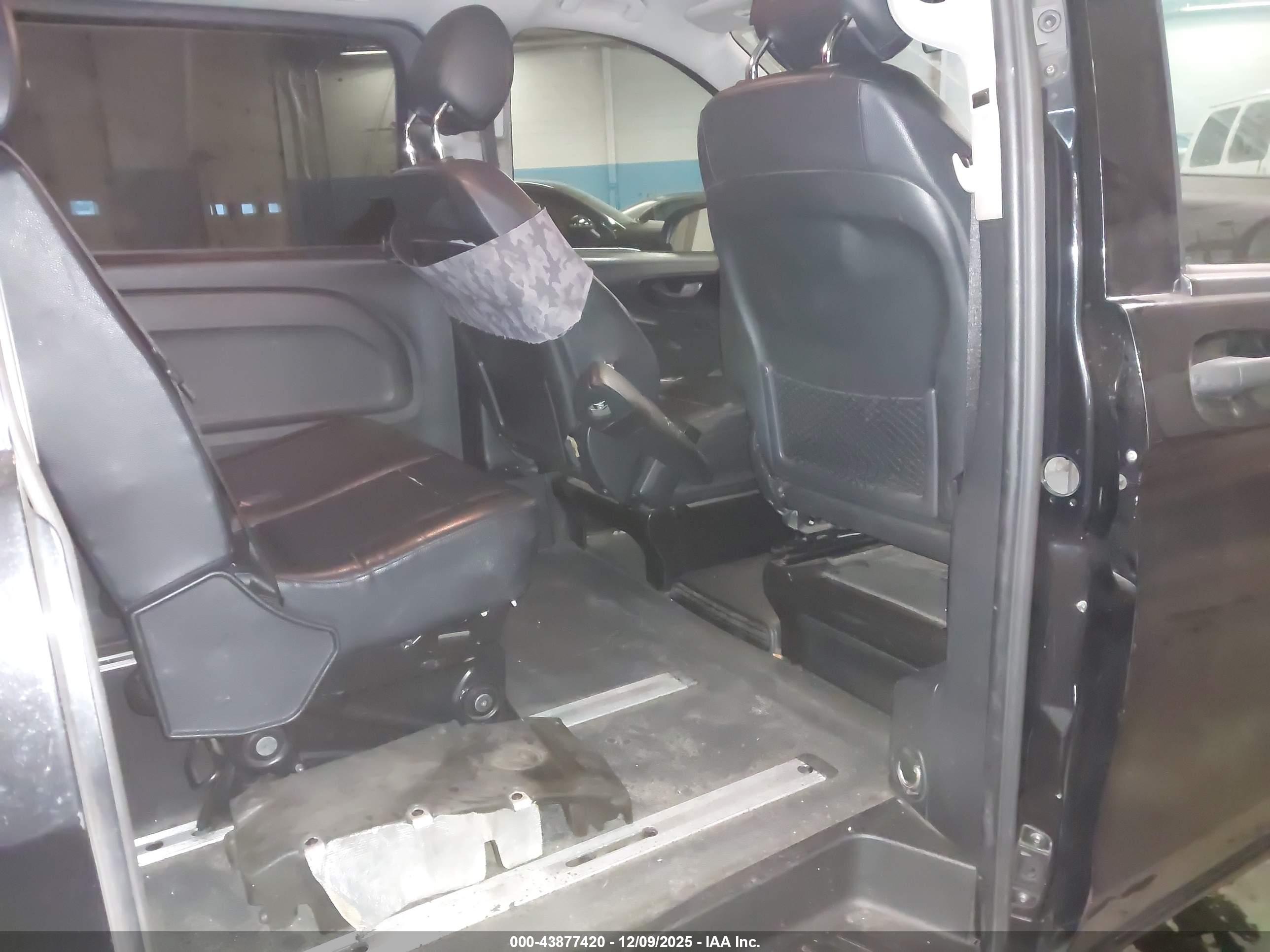 MERCEDES-BENZ METRIS image 8