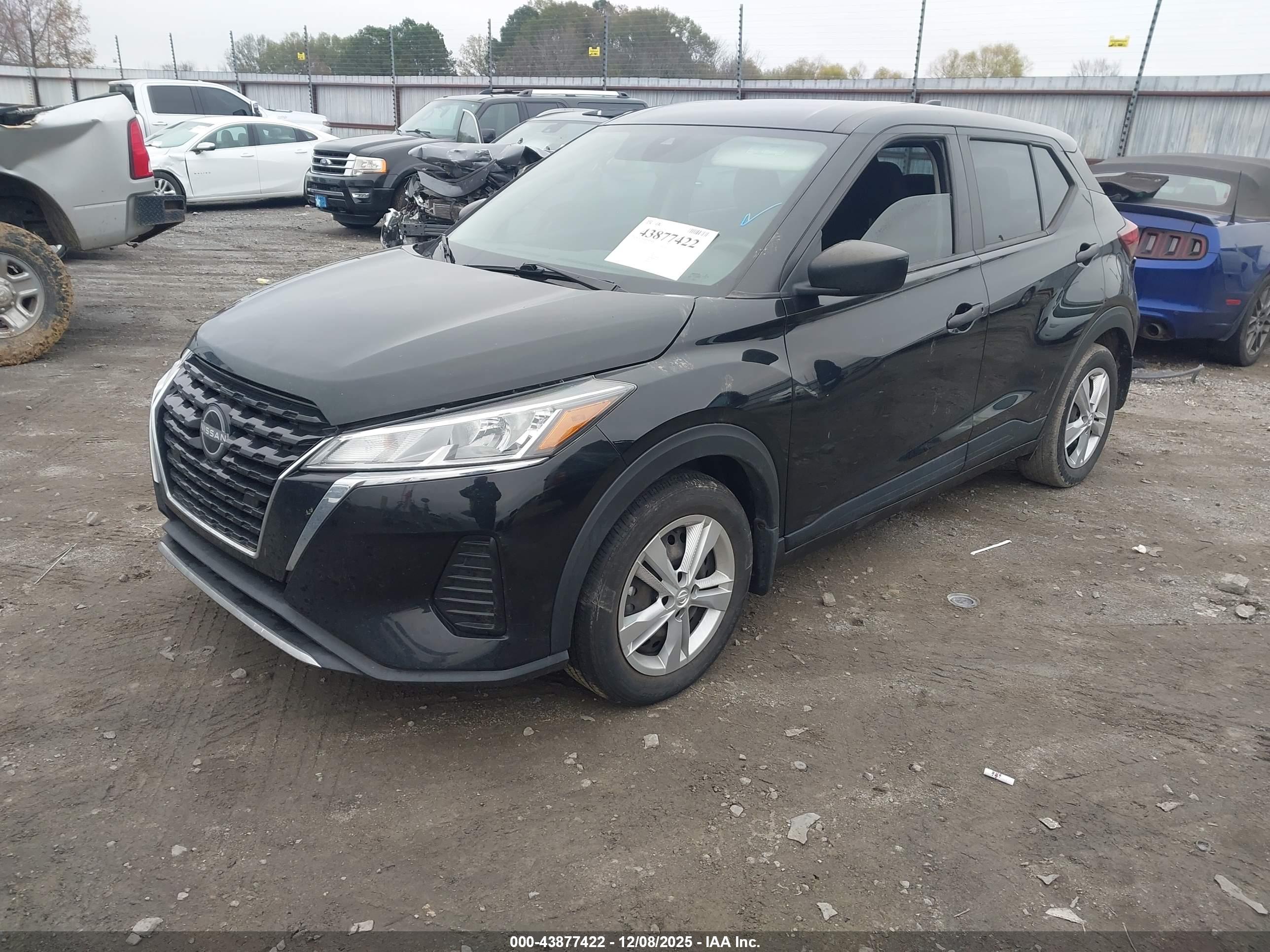 NISSAN KICKS image 2