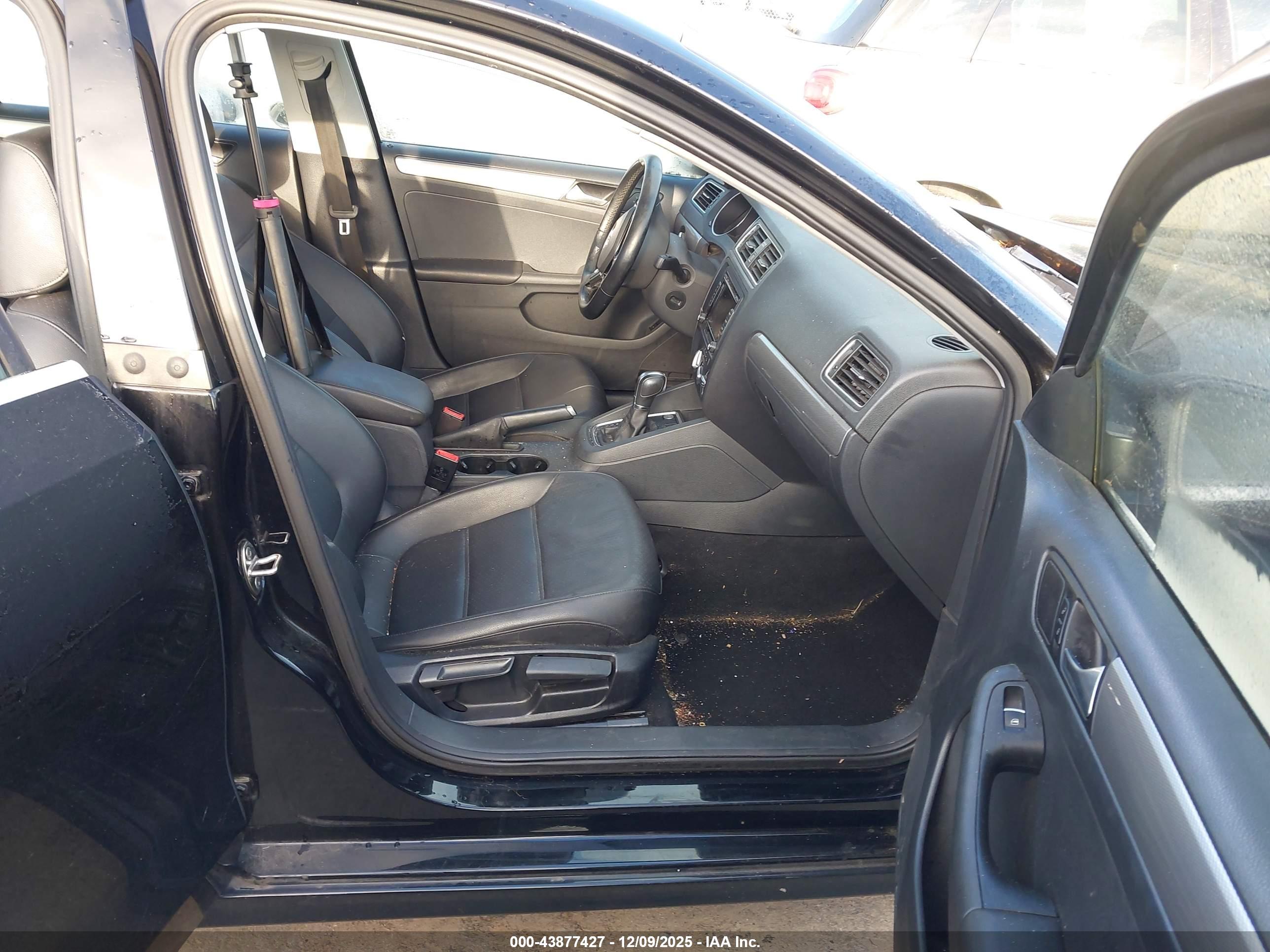 VOLKSWAGEN JETTA image 5