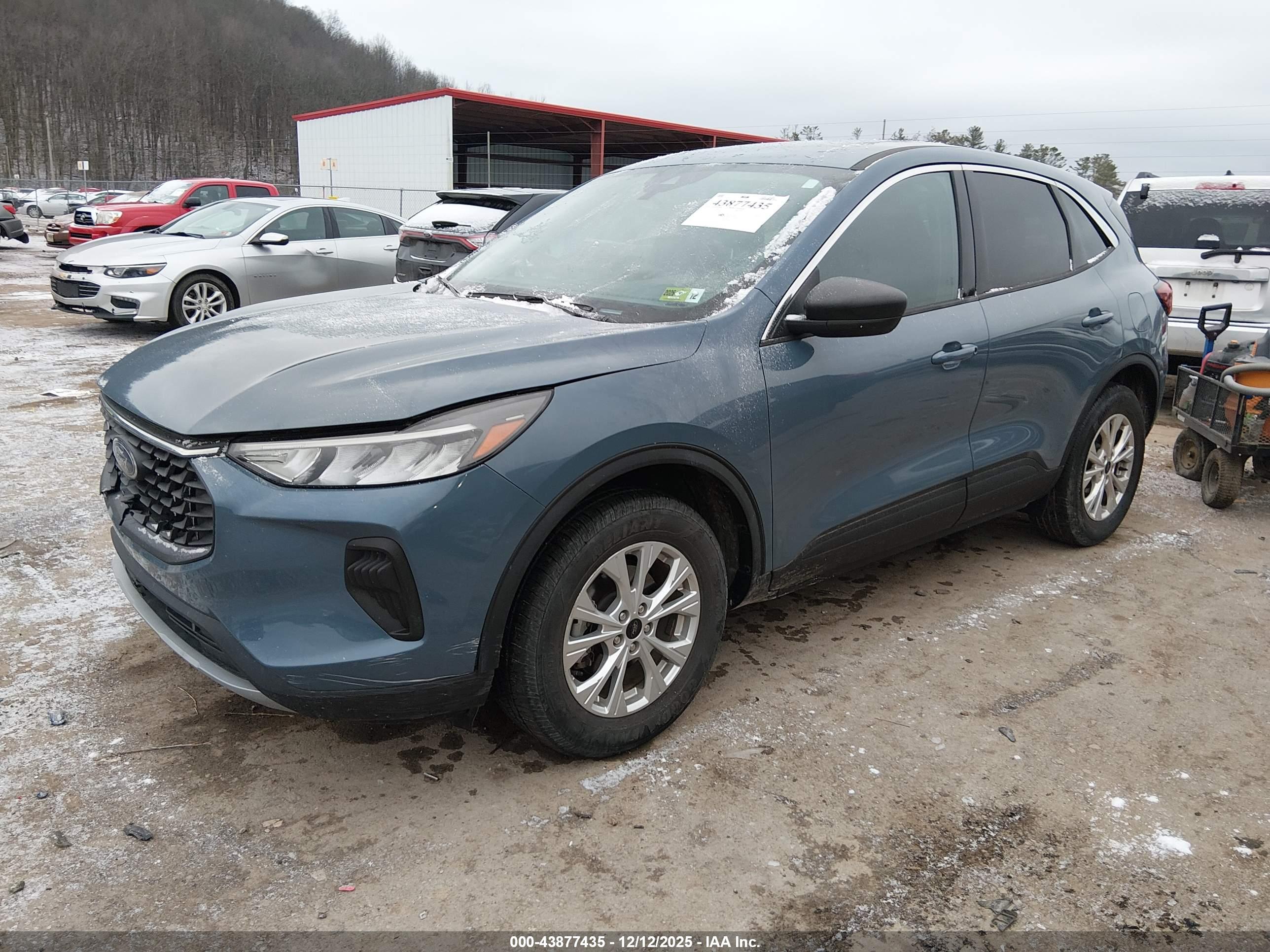 FORD ESCAPE image 2