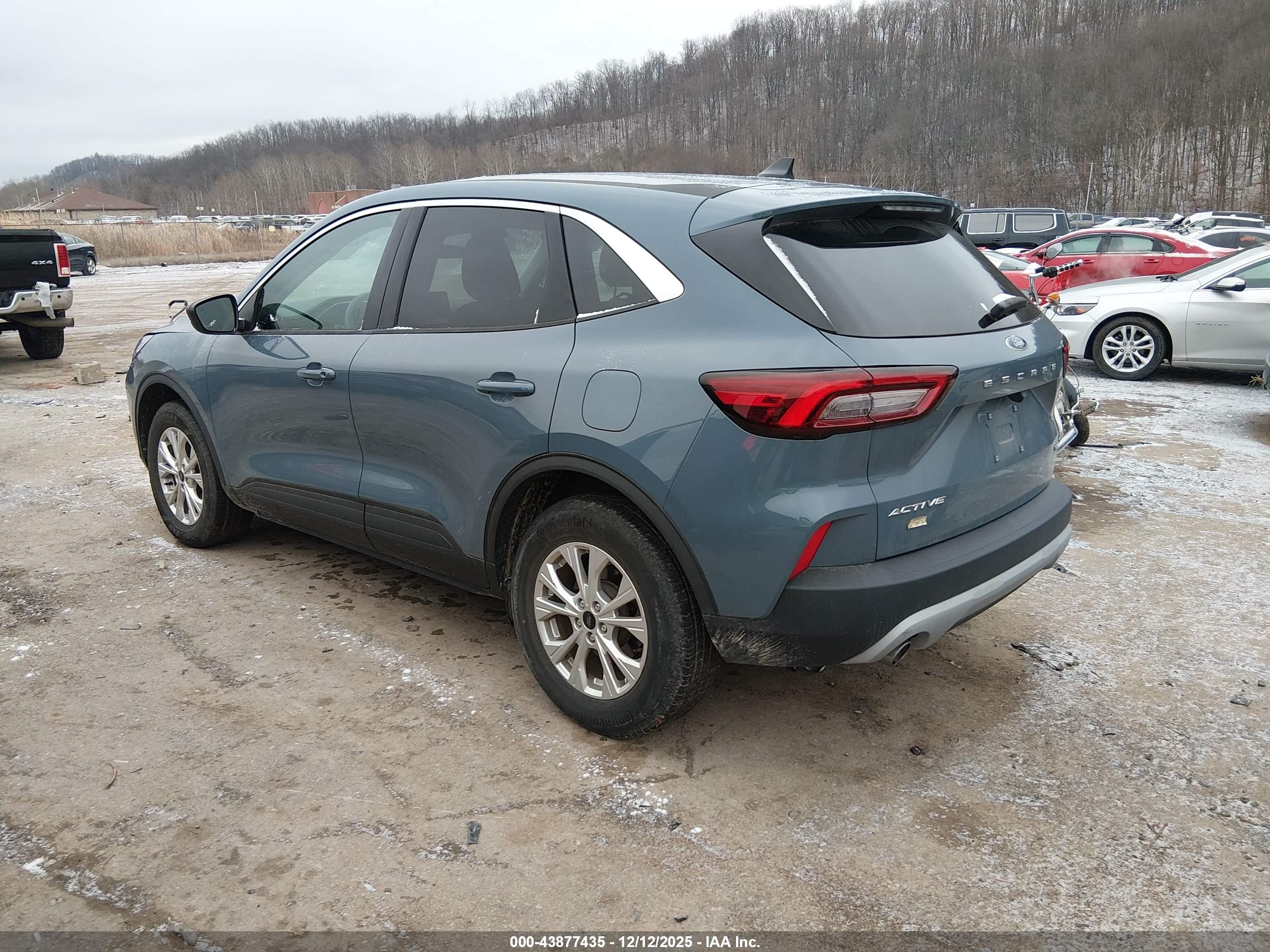 FORD ESCAPE image 3