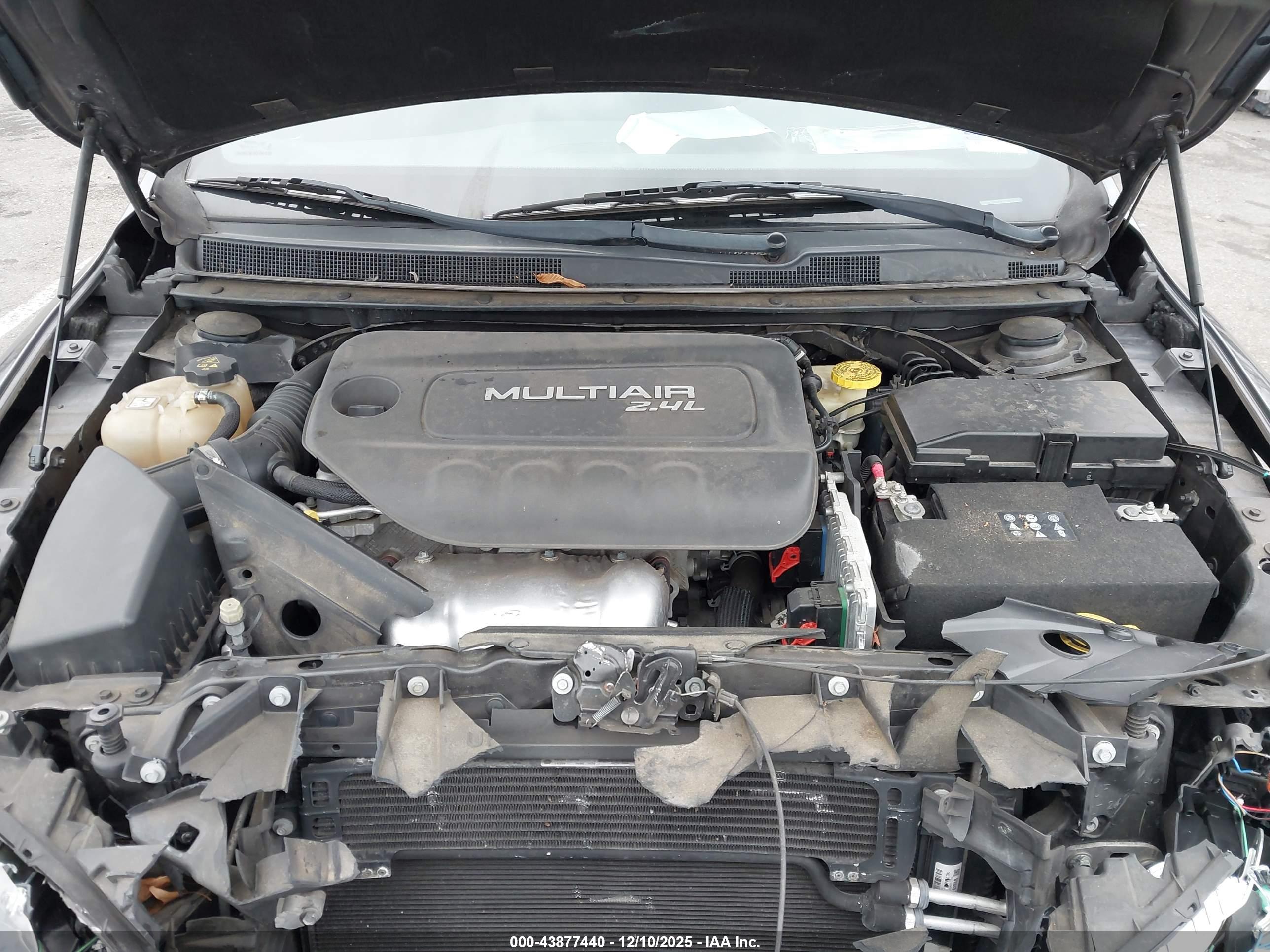 CHRYSLER 200 image 10