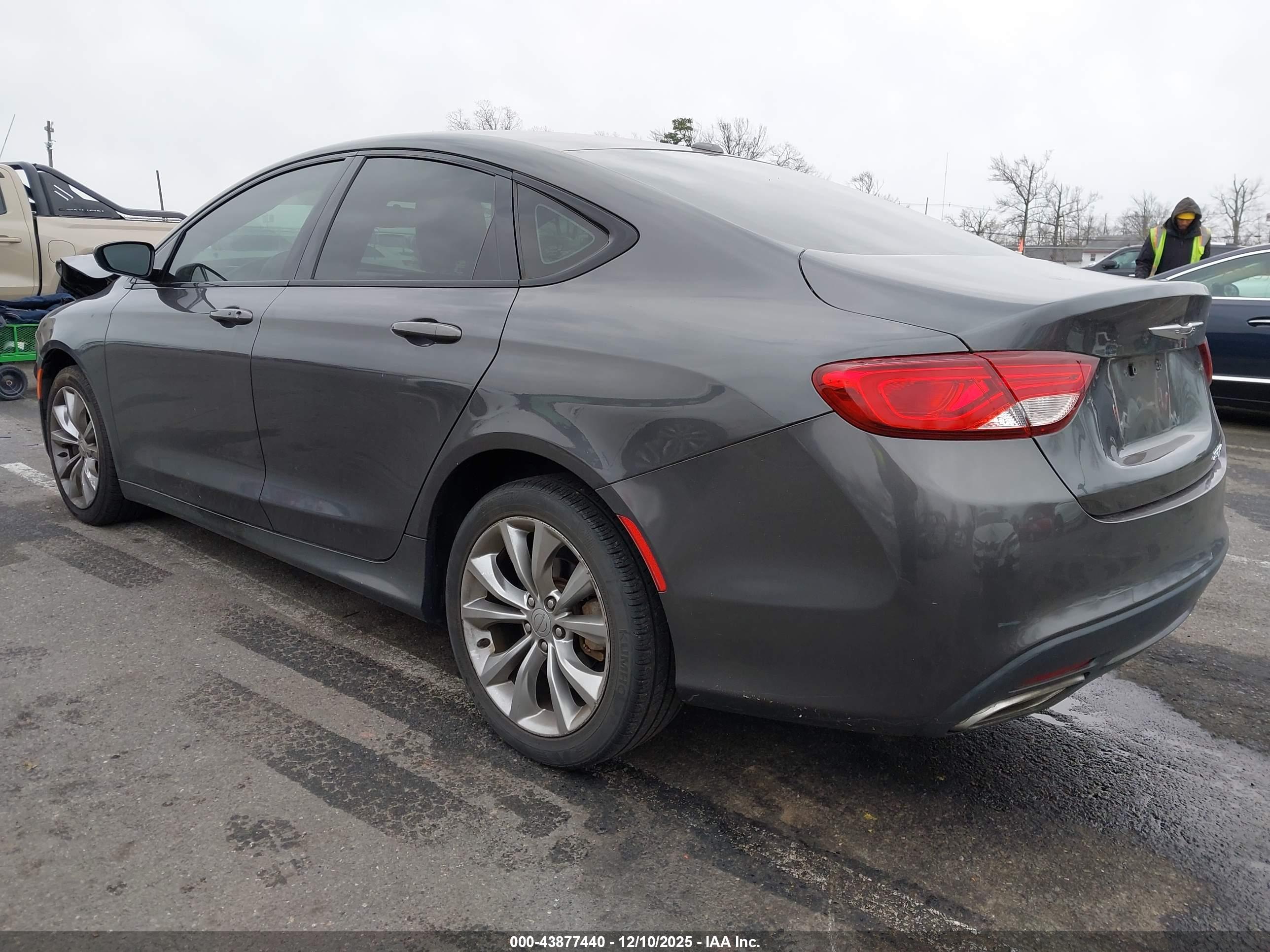 CHRYSLER 200 image 3