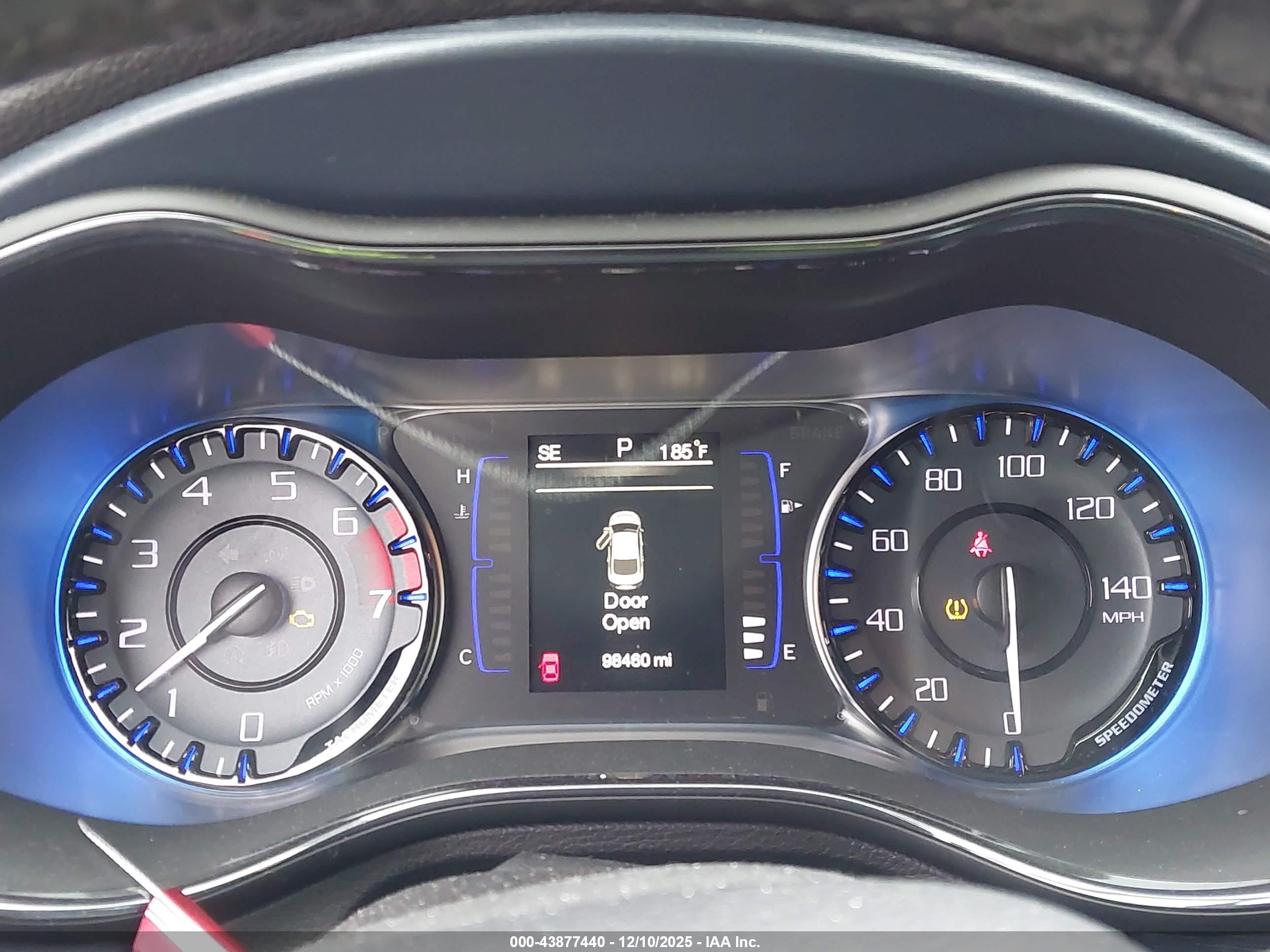 CHRYSLER 200 image 7