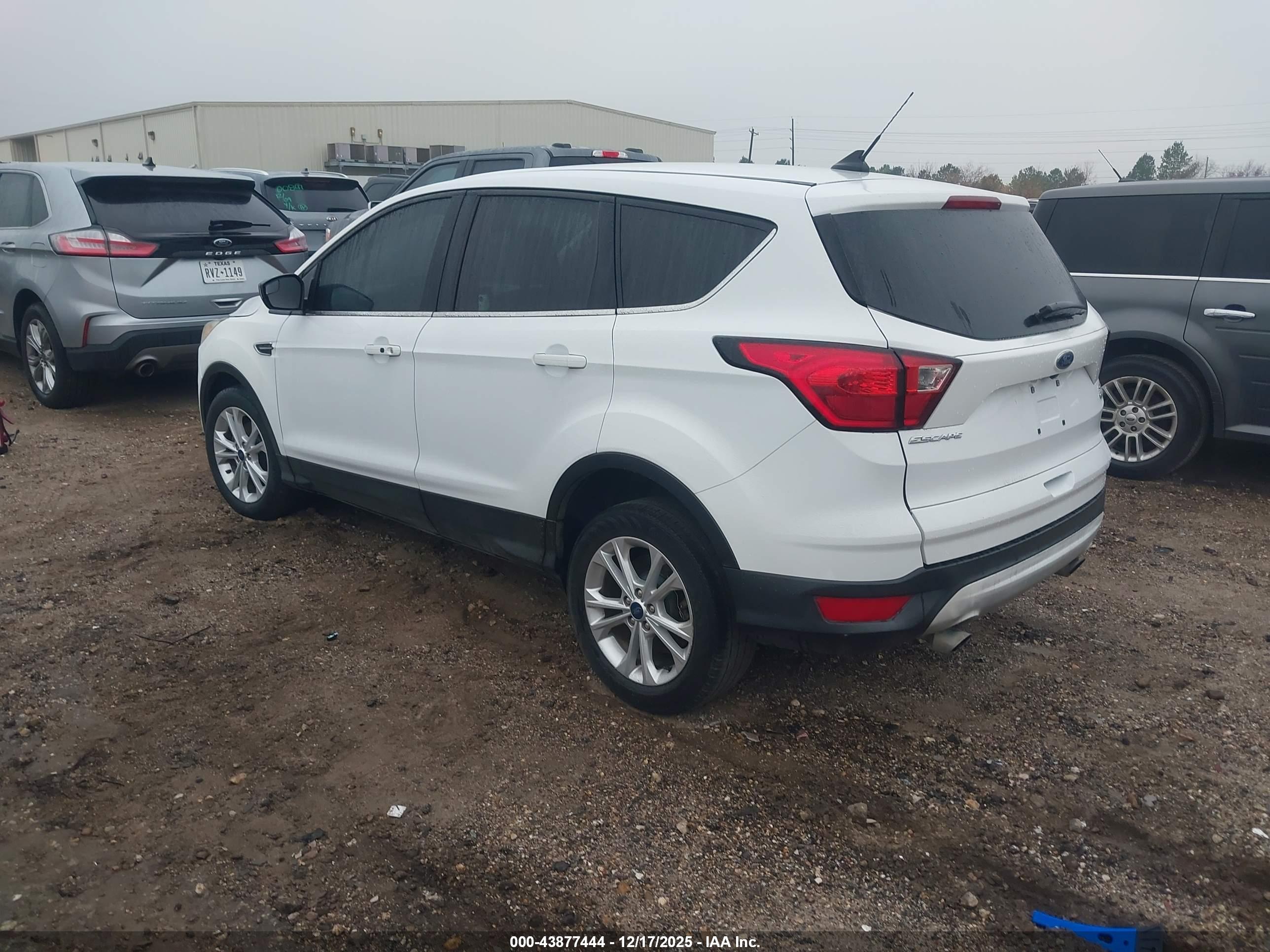 FORD ESCAPE image 3