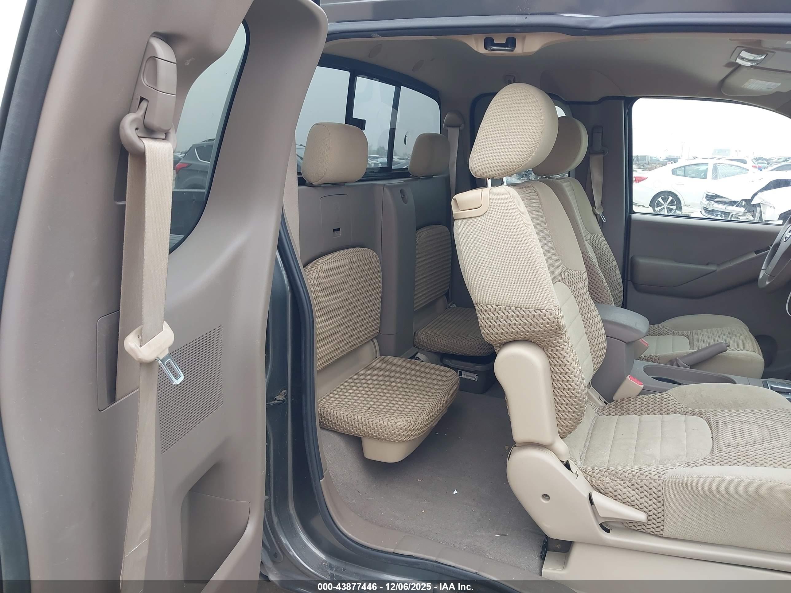 NISSAN FRONTIER image 8