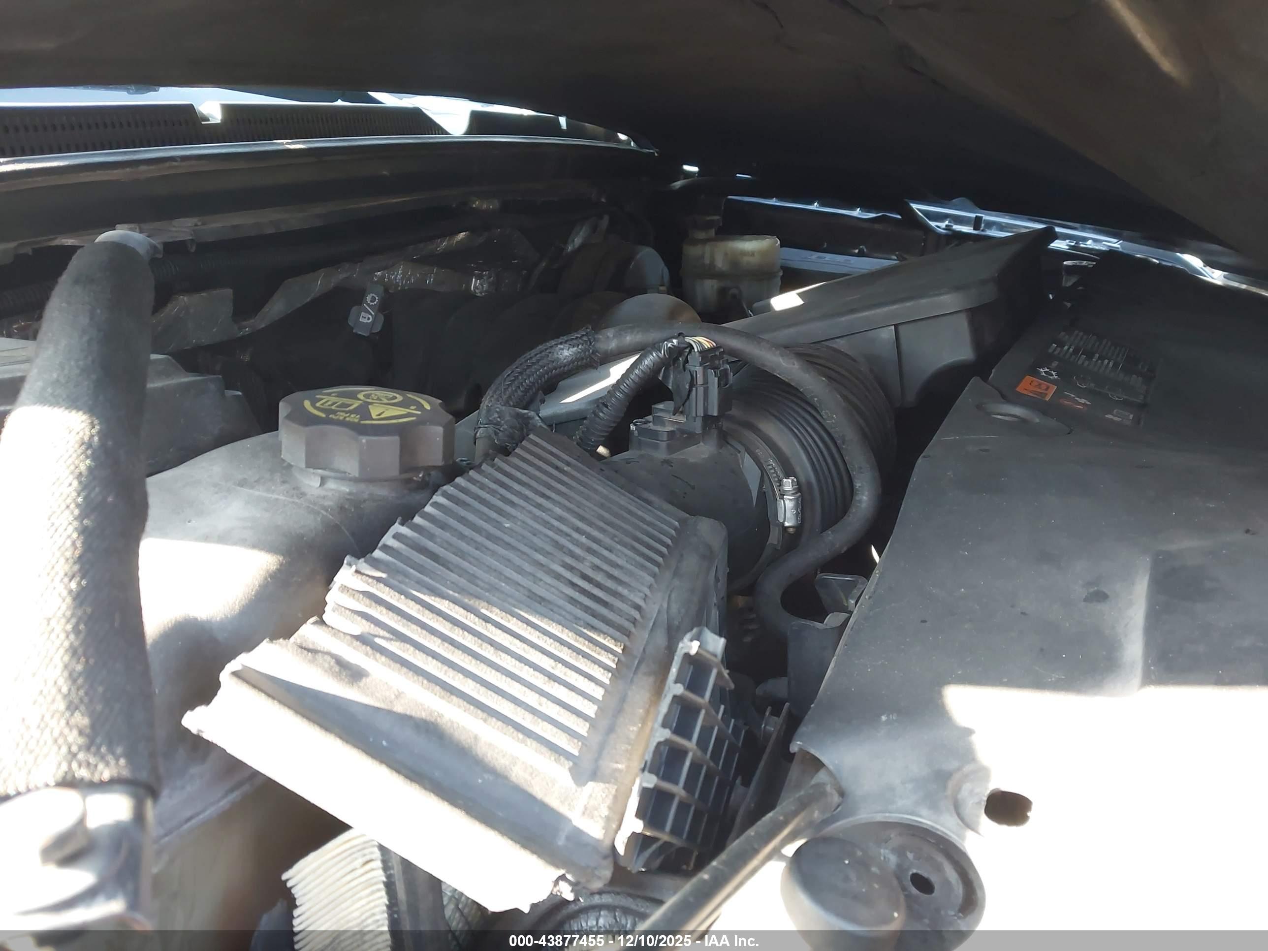 CHEVROLET SUBURBAN image 10