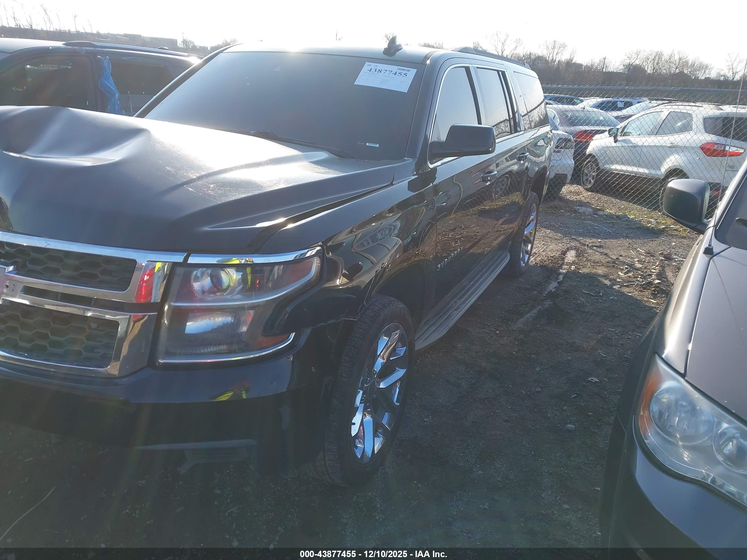 CHEVROLET SUBURBAN image 2