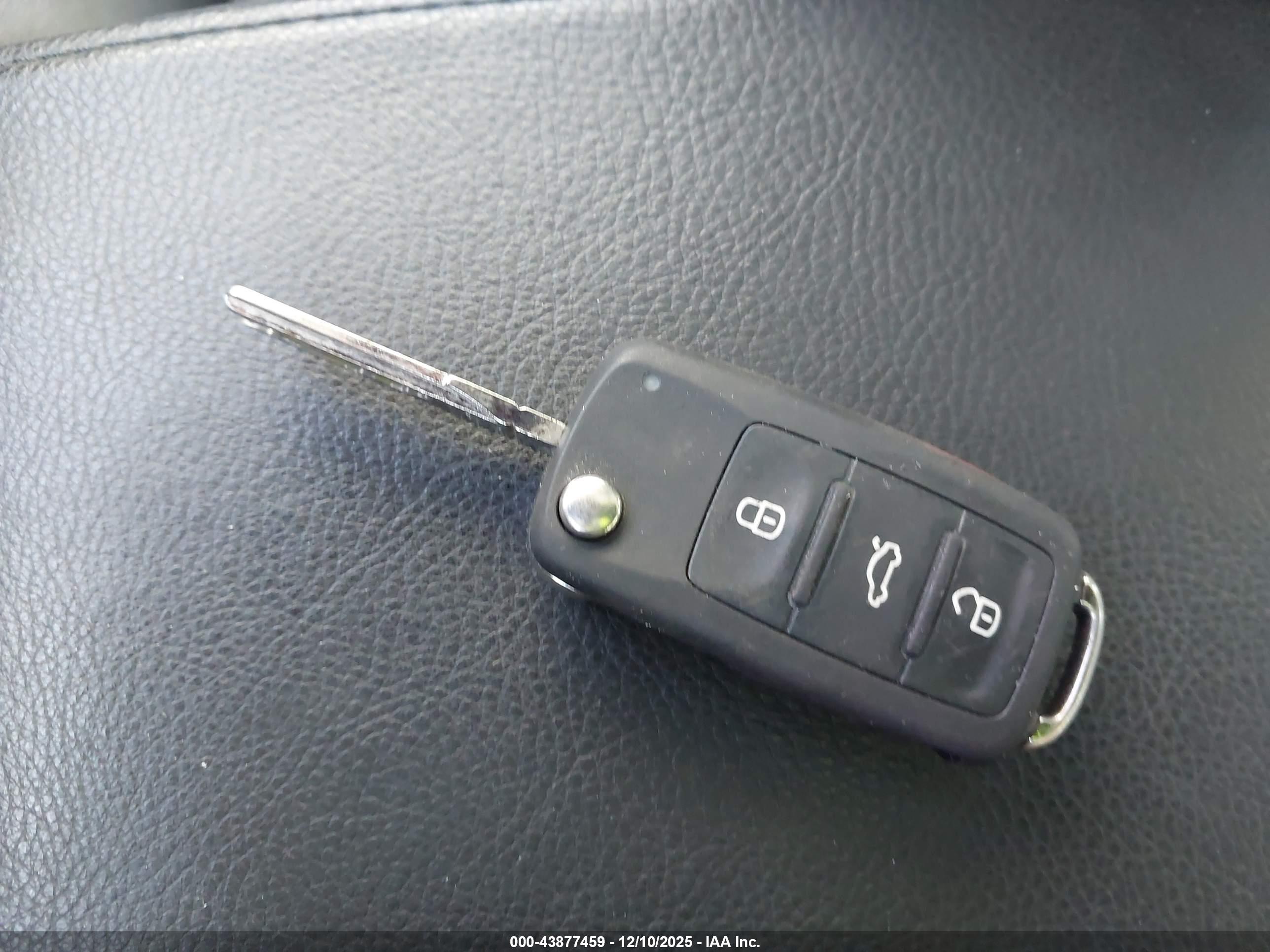 VOLKSWAGEN TIGUAN image 11