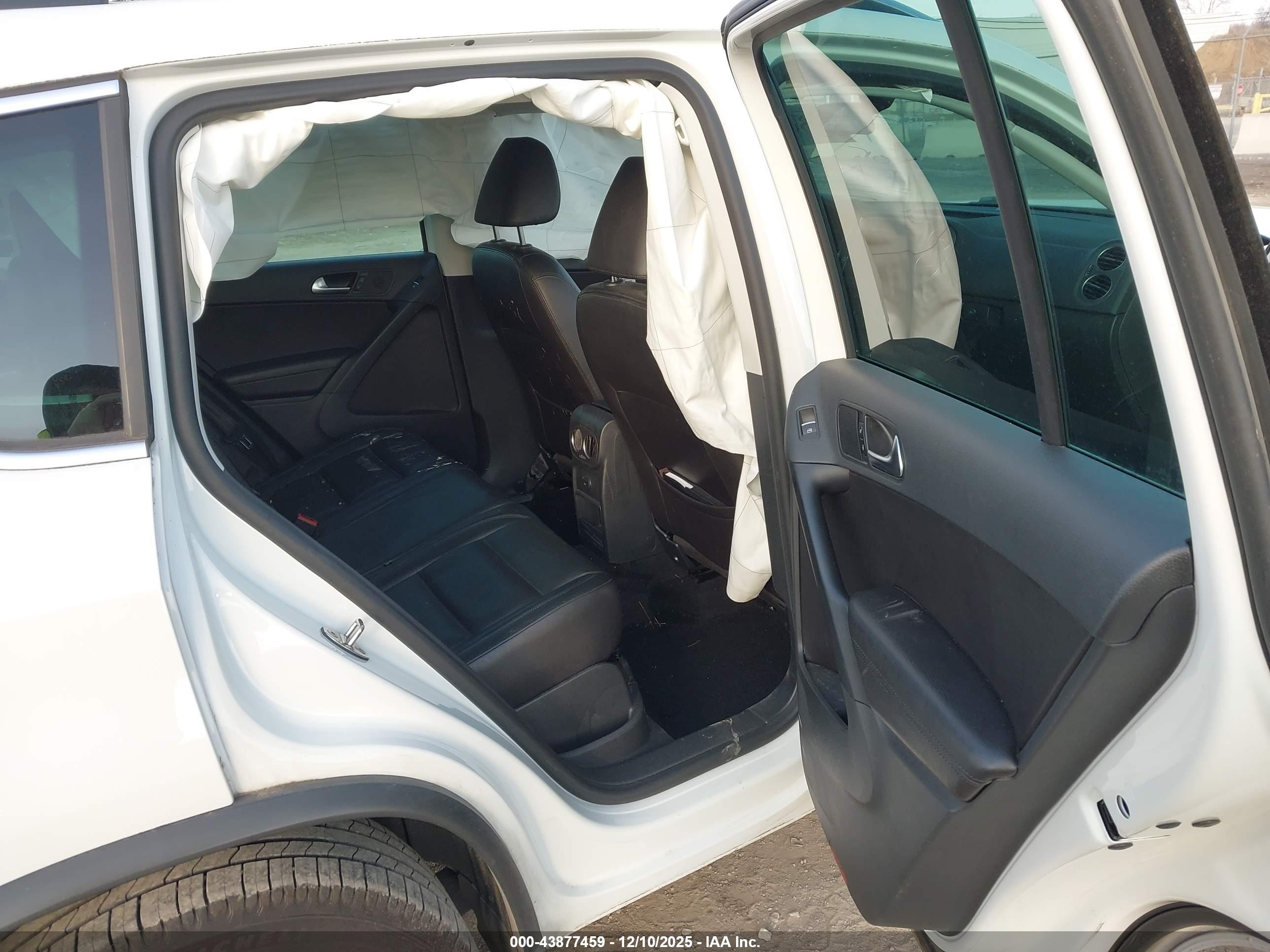 VOLKSWAGEN TIGUAN image 8