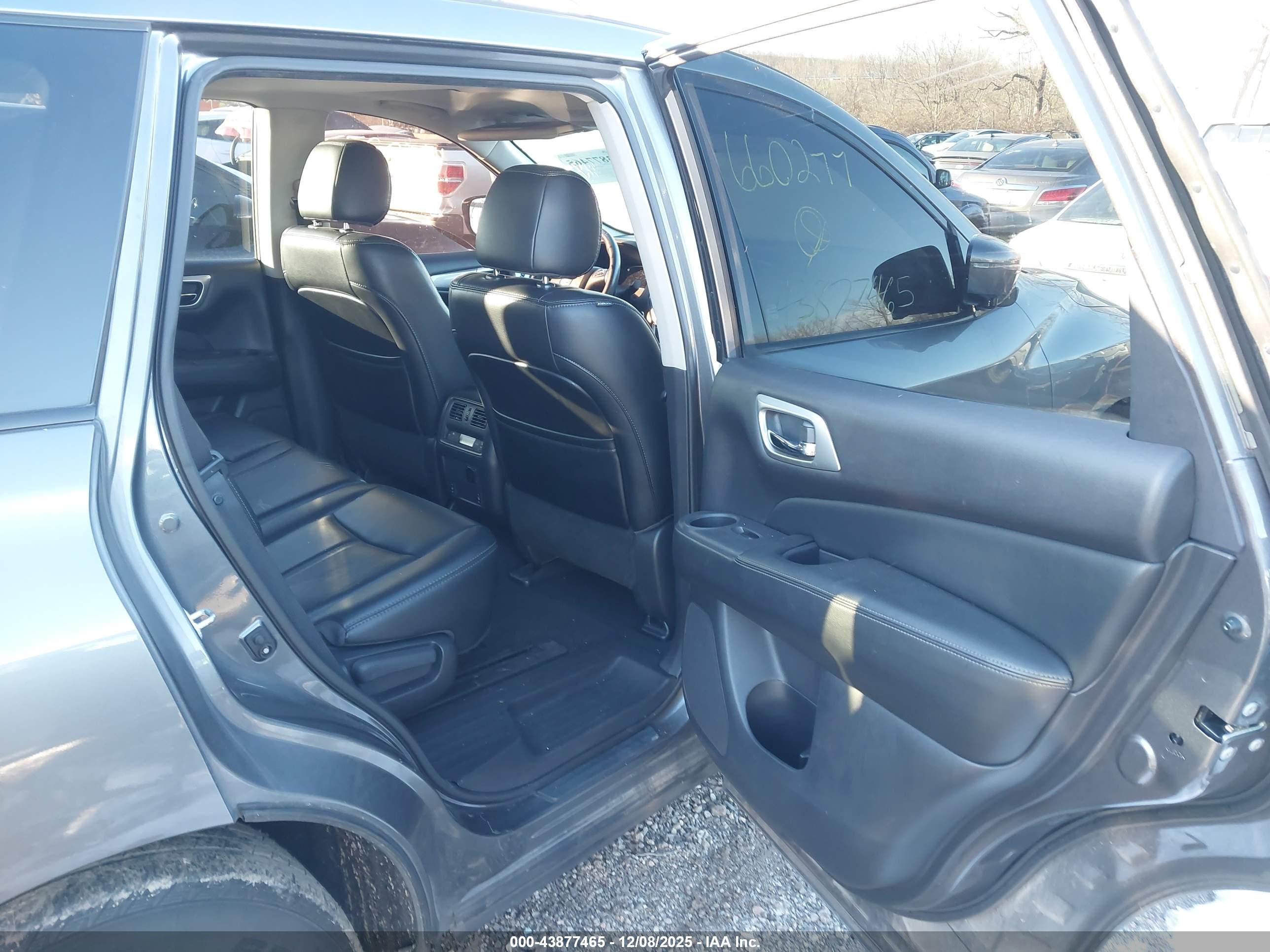 NISSAN PATHFINDER image 8