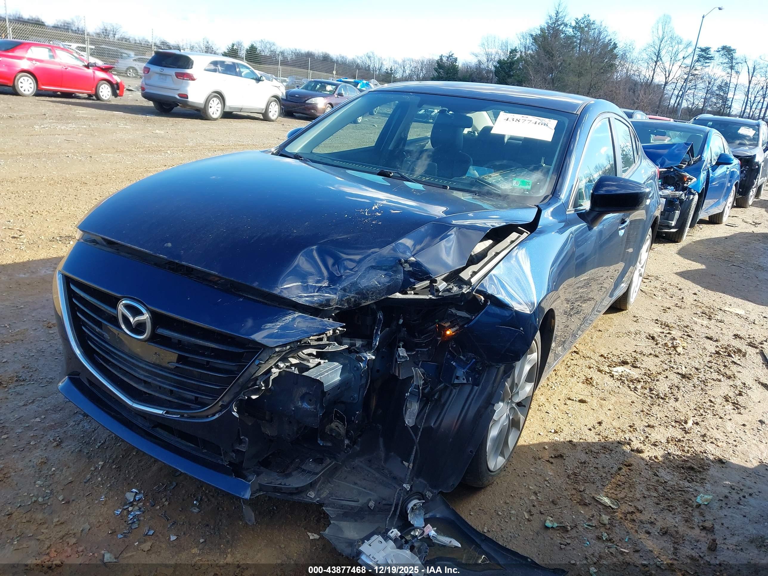 MAZDA MAZDA3 image 2