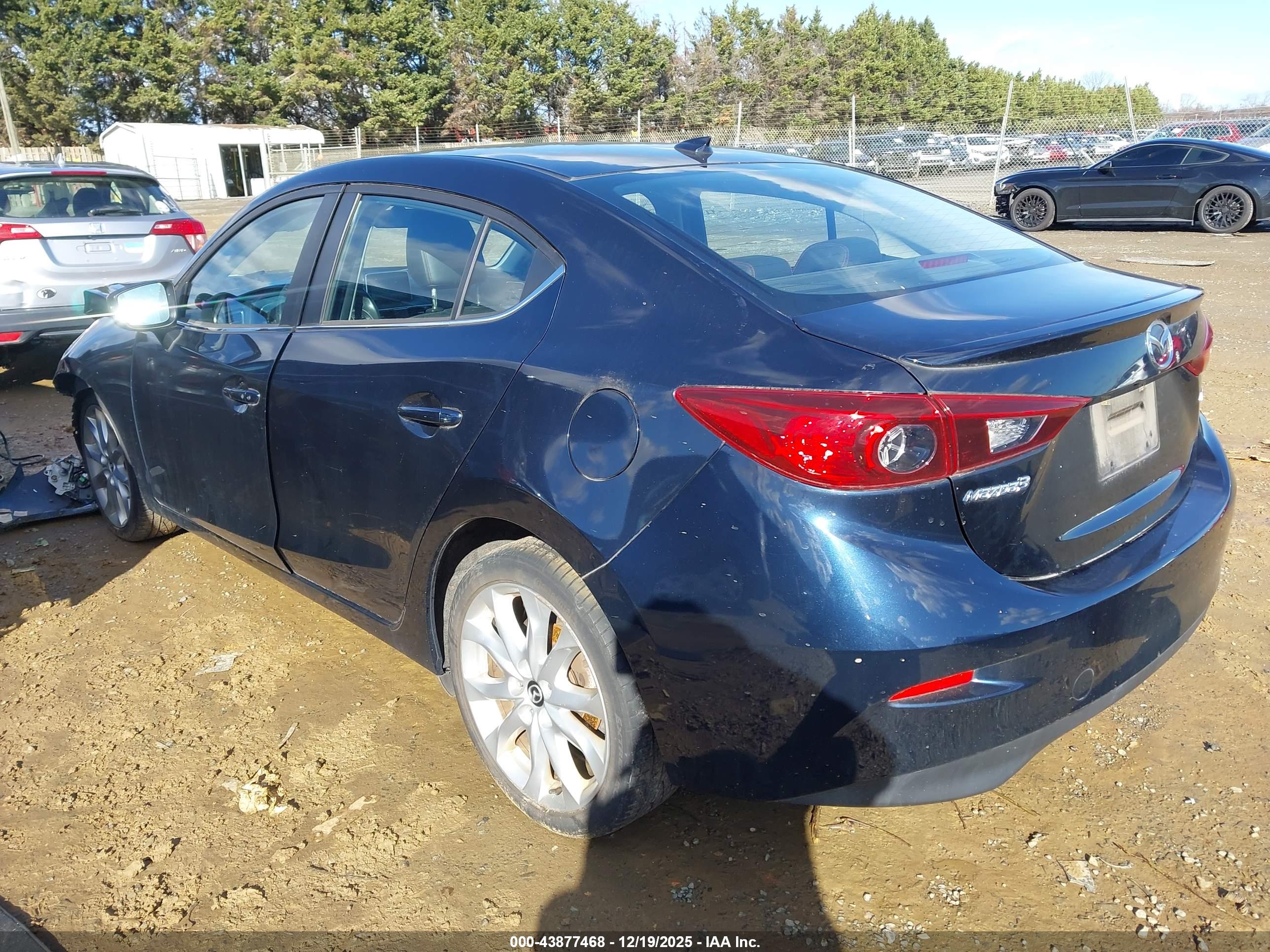 MAZDA MAZDA3 image 3