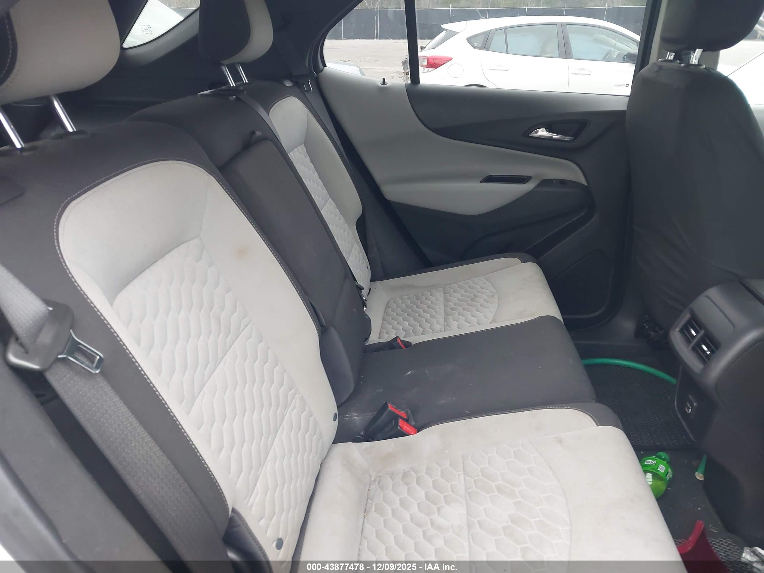 CHEVROLET EQUINOX image 8