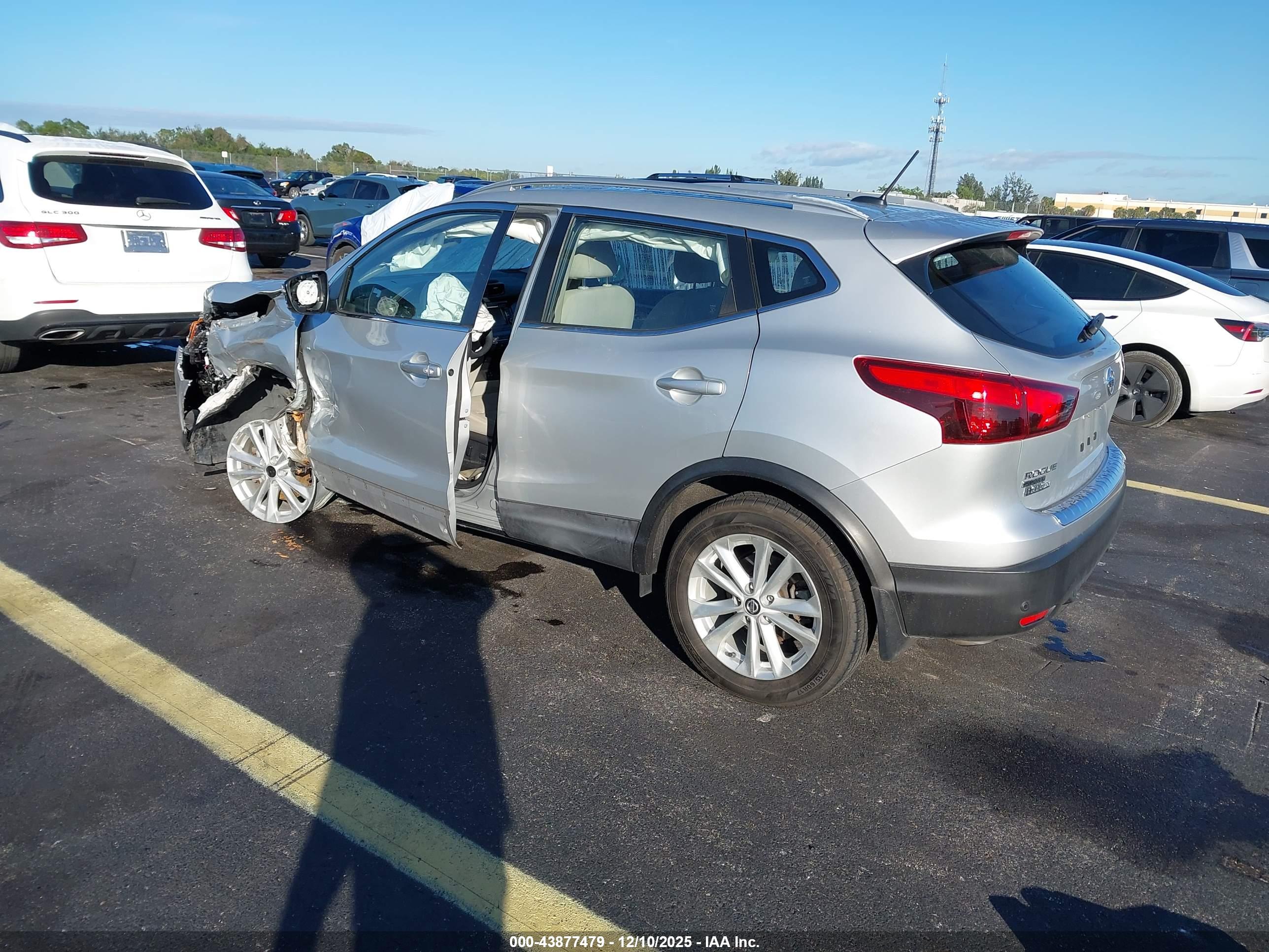 NISSAN ROGUE image 3
