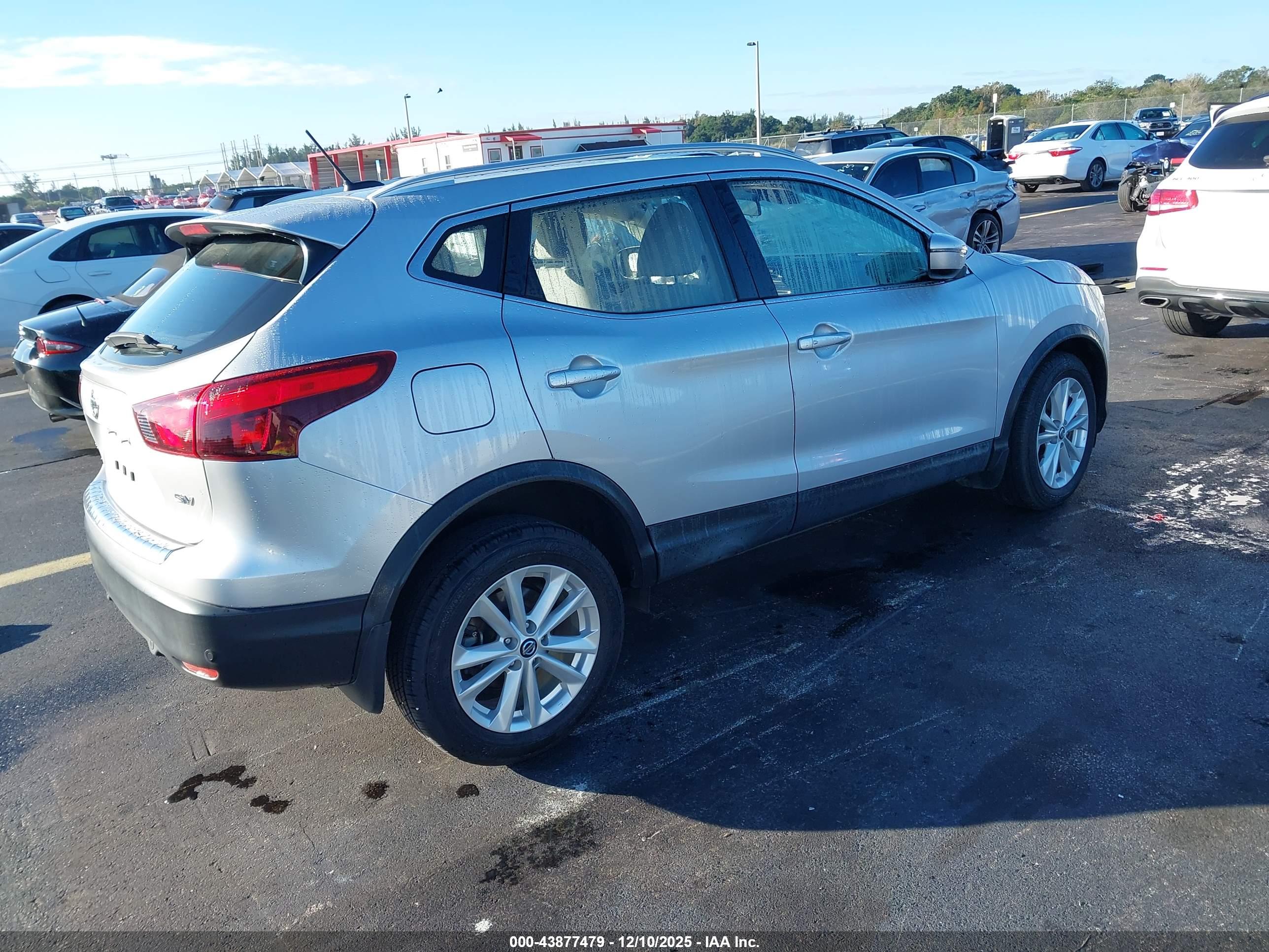 NISSAN ROGUE image 4