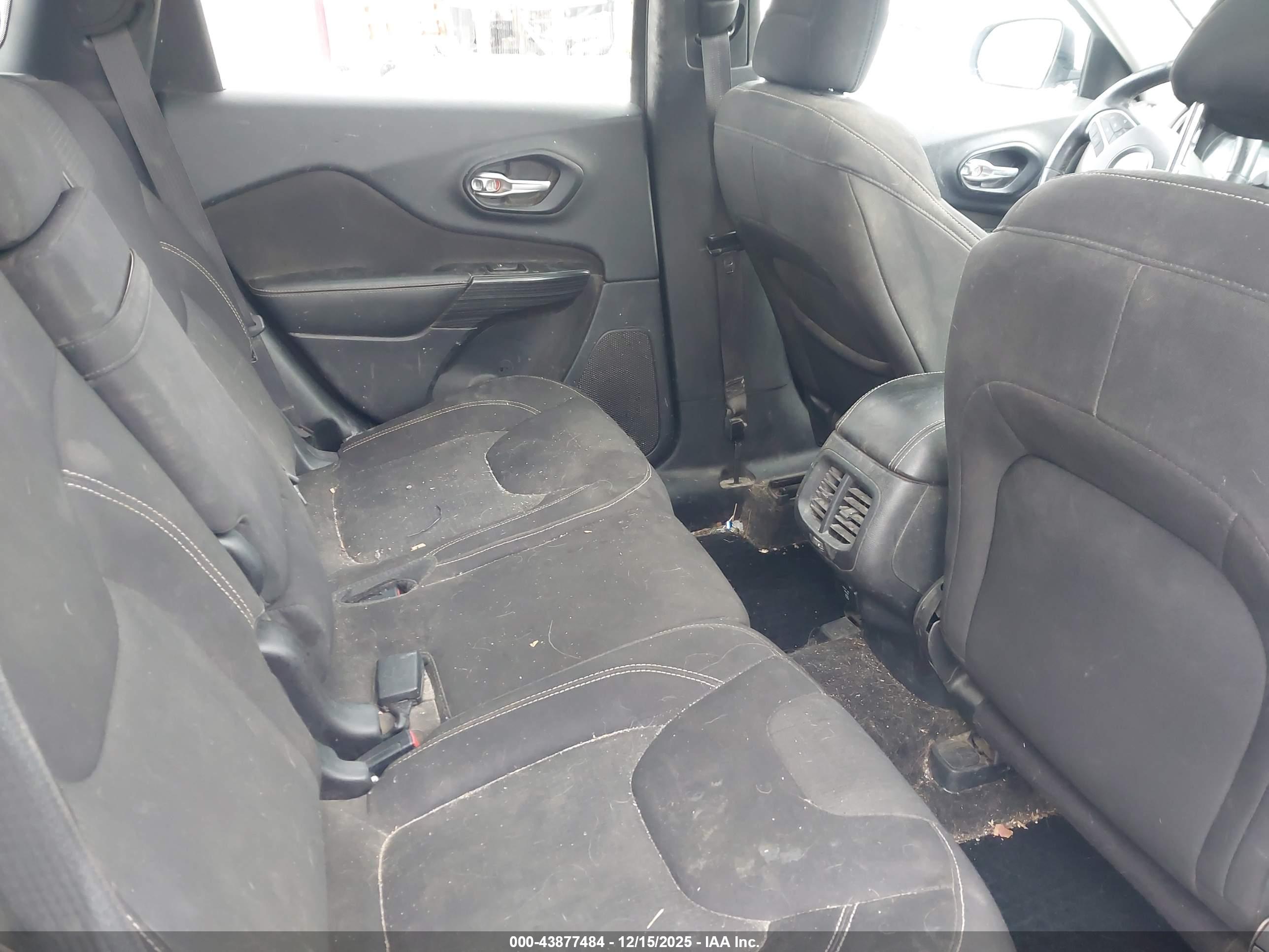JEEP CHEROKEE image 8