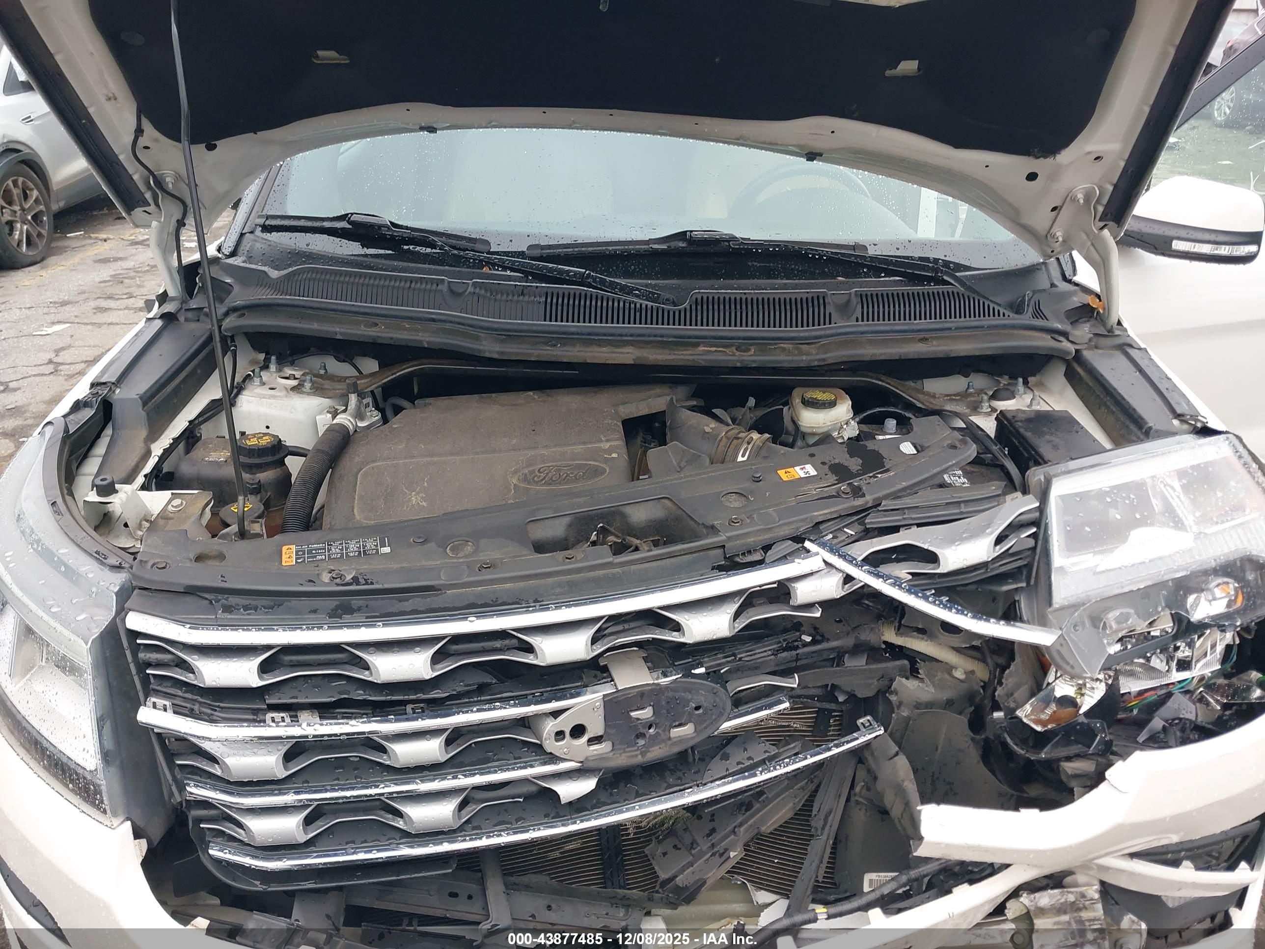 FORD EXPLORER image 10